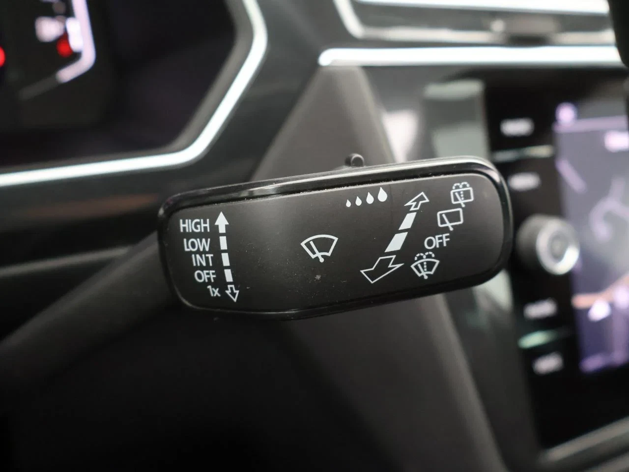 Volkswagen-Tiguan-image-23