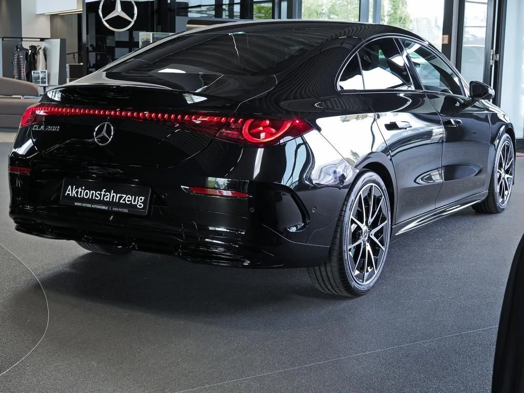 Mercedes-Benz-CLA 200-image-4
