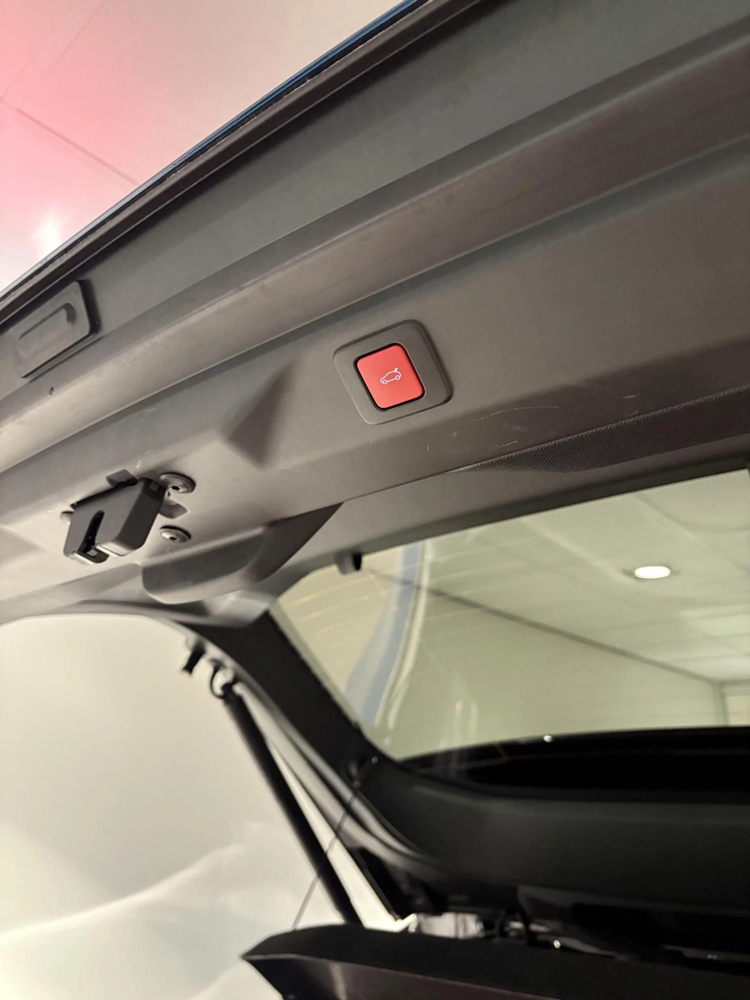 Peugeot-e-3008-image-19