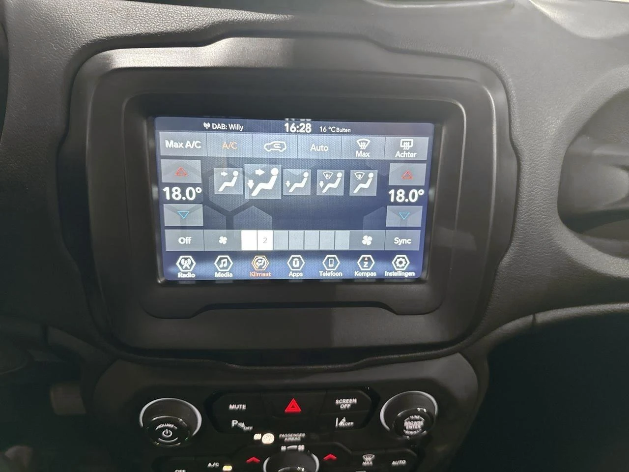 Jeep-Renegade-image-13