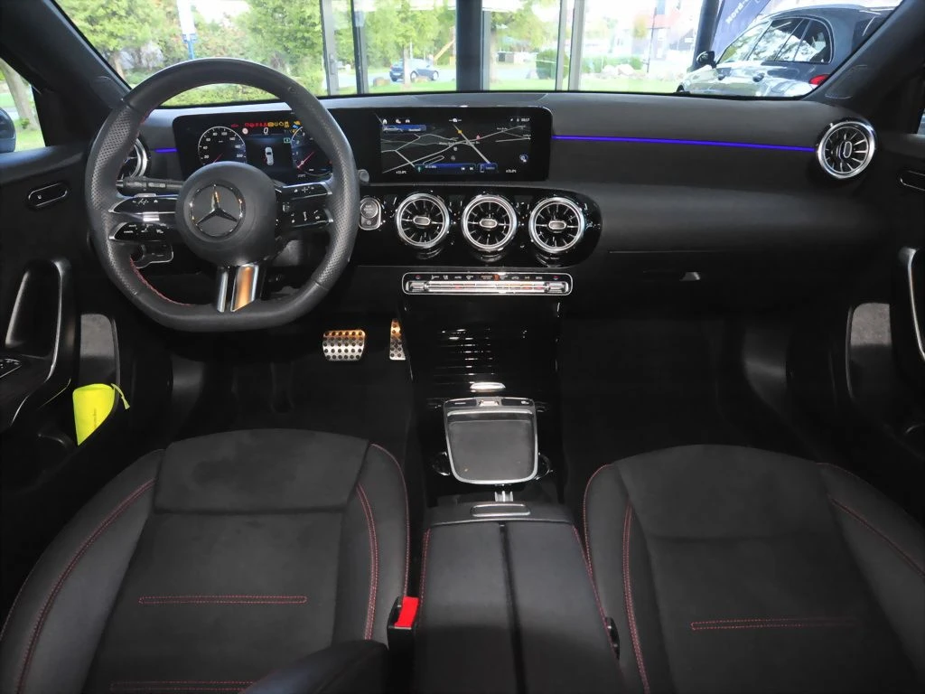 Mercedes-Benz-A-Klasse 200-image-11