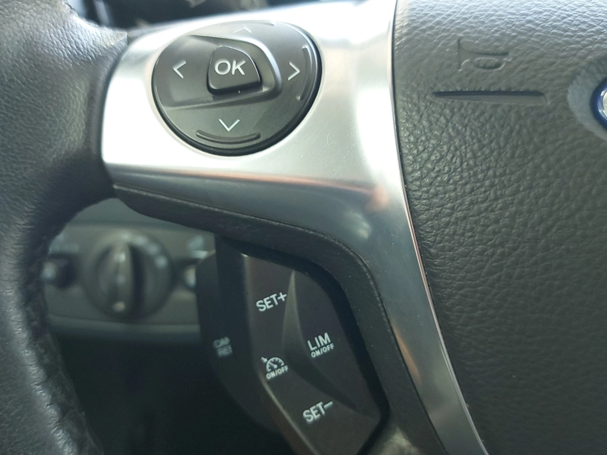 Ford-C-MAX-image-21