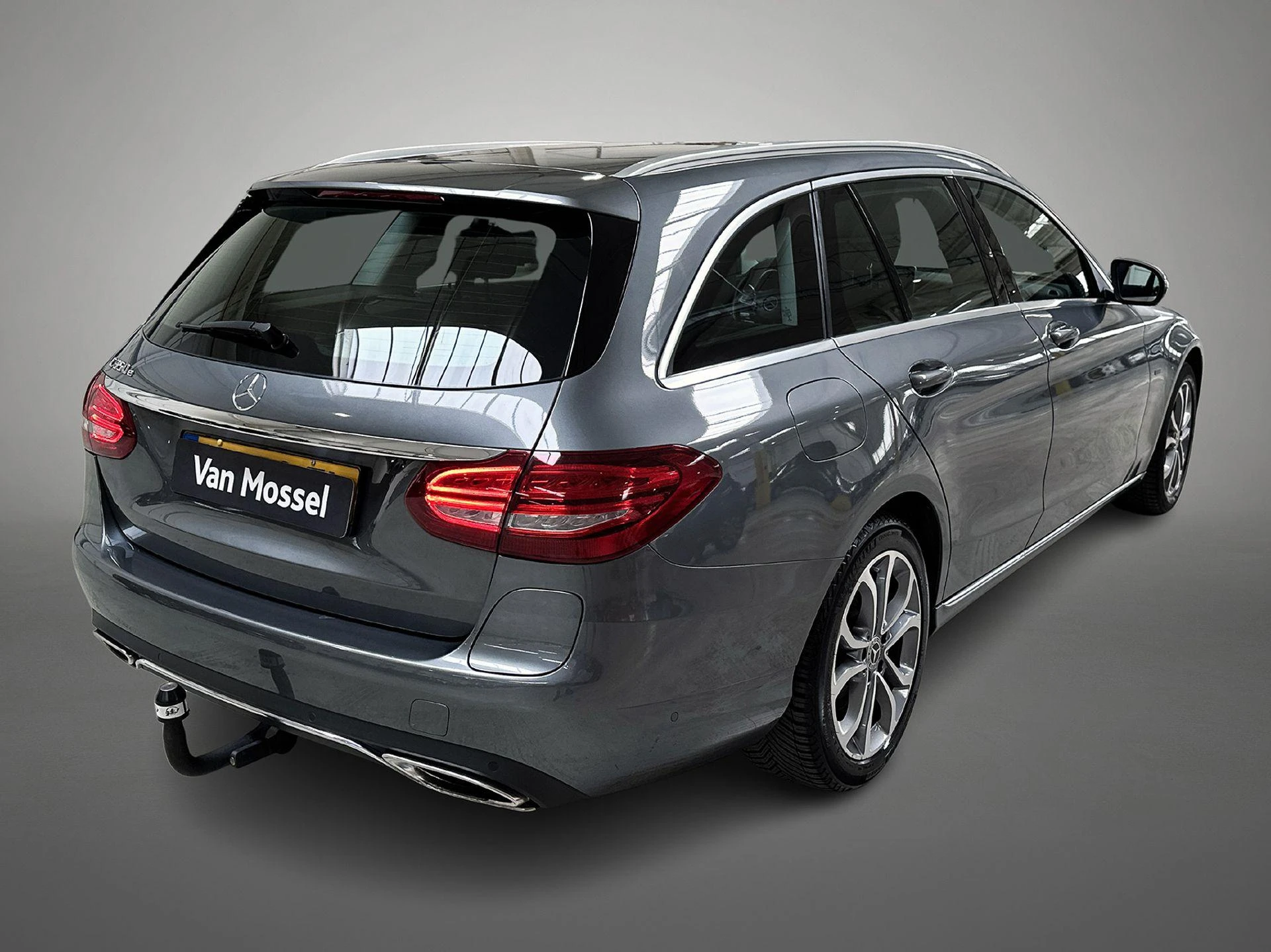Mercedes-Benz-C-Klasse-image-3