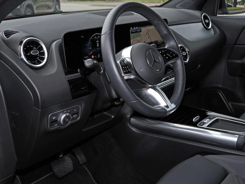 Mercedes-Benz-GLA 200 d-image-9