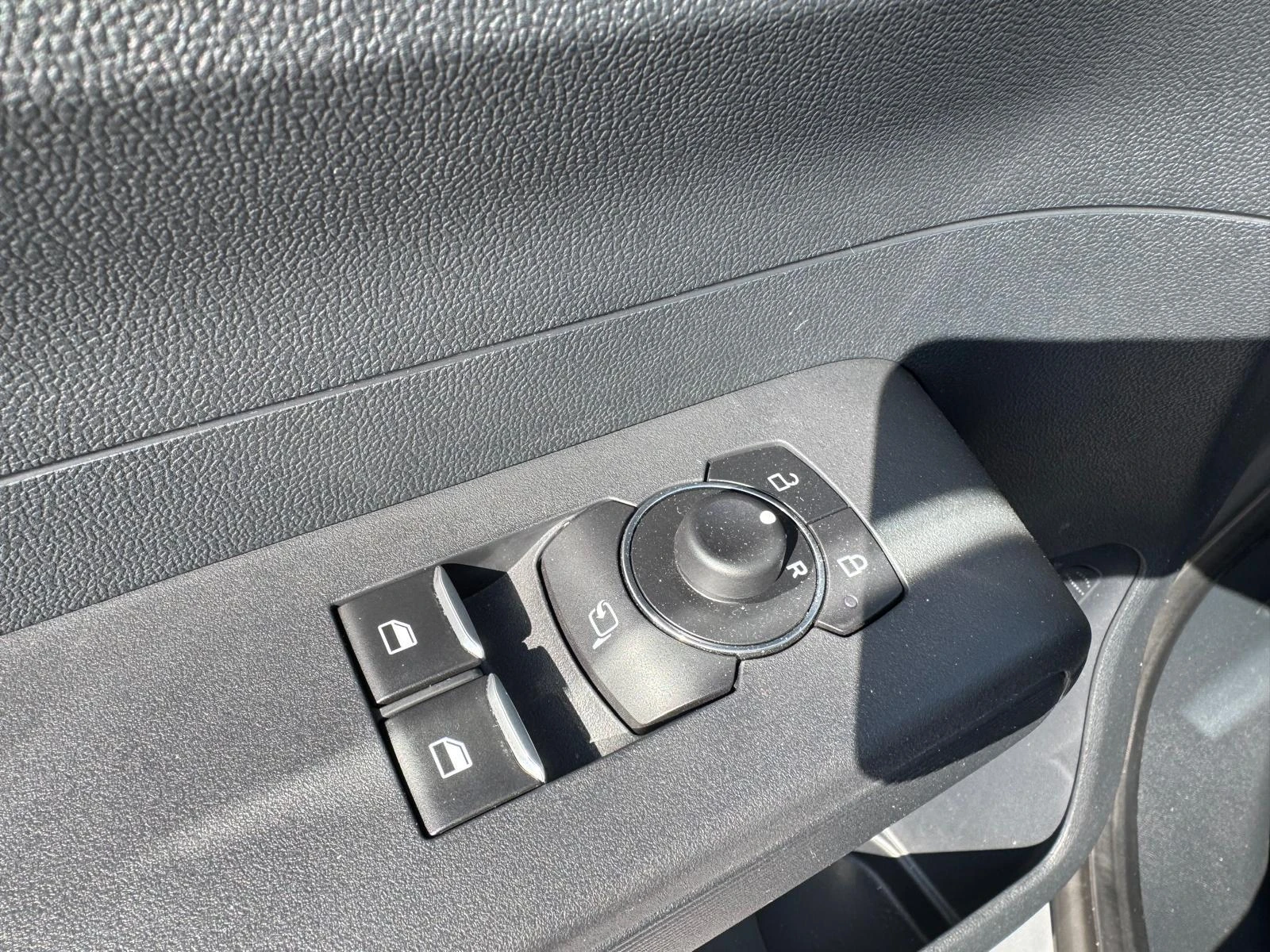 Ford-Transit Courier-image-23