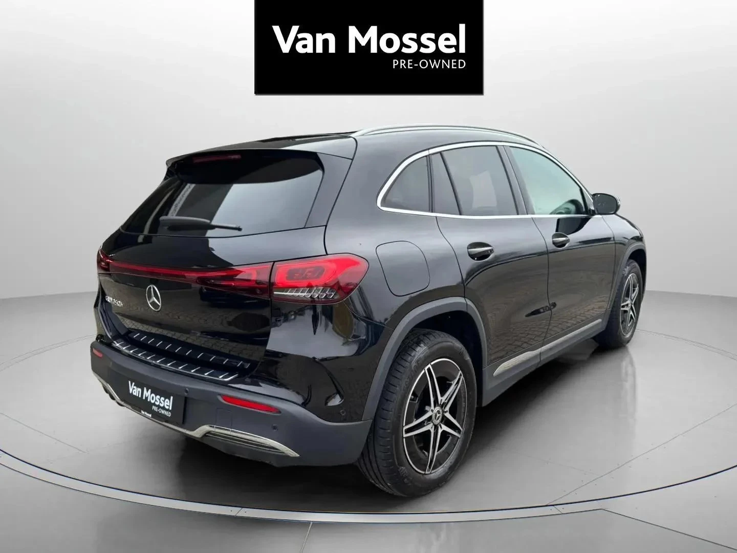 Mercedes-Benz-EQA-image-3