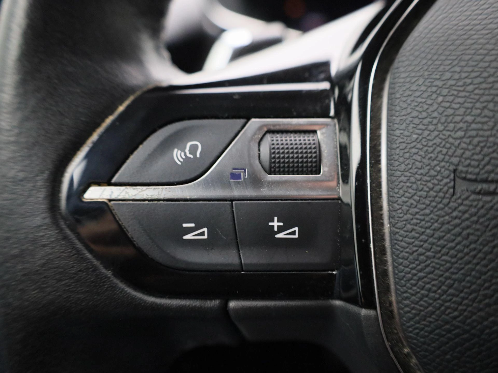 Peugeot 2008 1.2 Puretech 96kW S&S EAT8 Allure