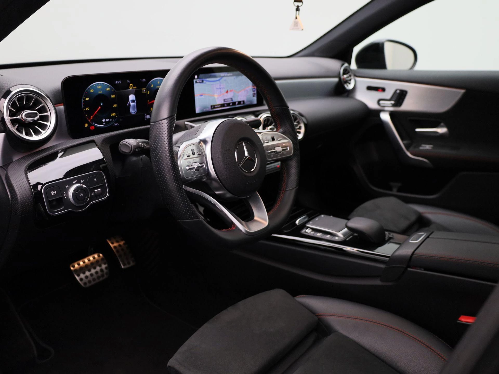 Mercedes-Benz A-Klasse 180 Aut. AMG Business Solution