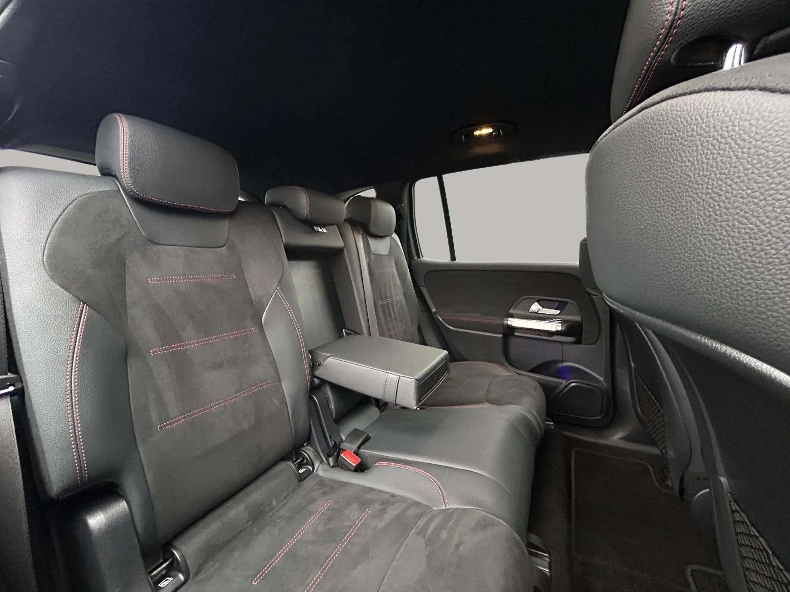 Mercedes-Benz-EQB-image-18