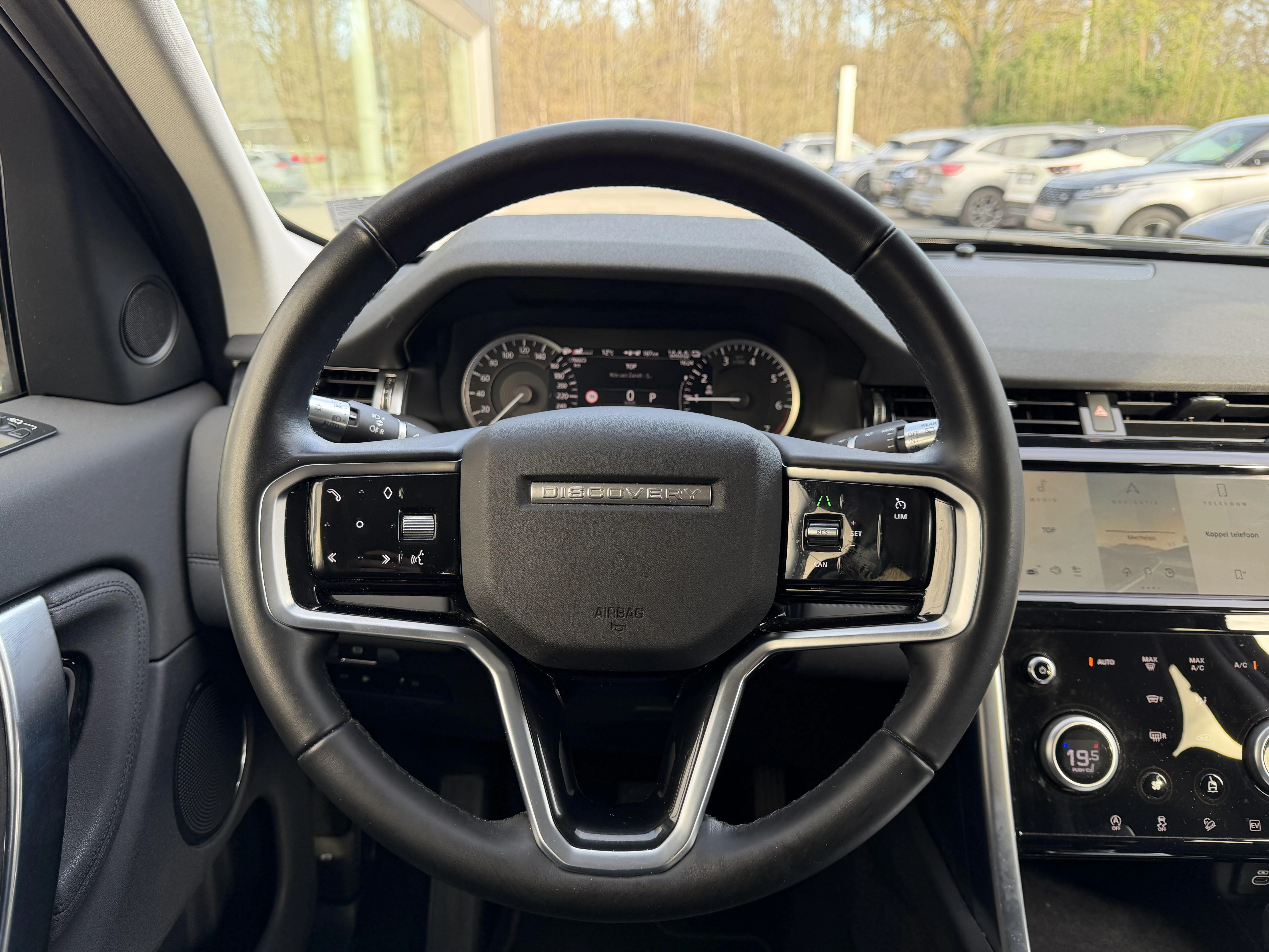 Land Rover-Discovery Sport-image-13