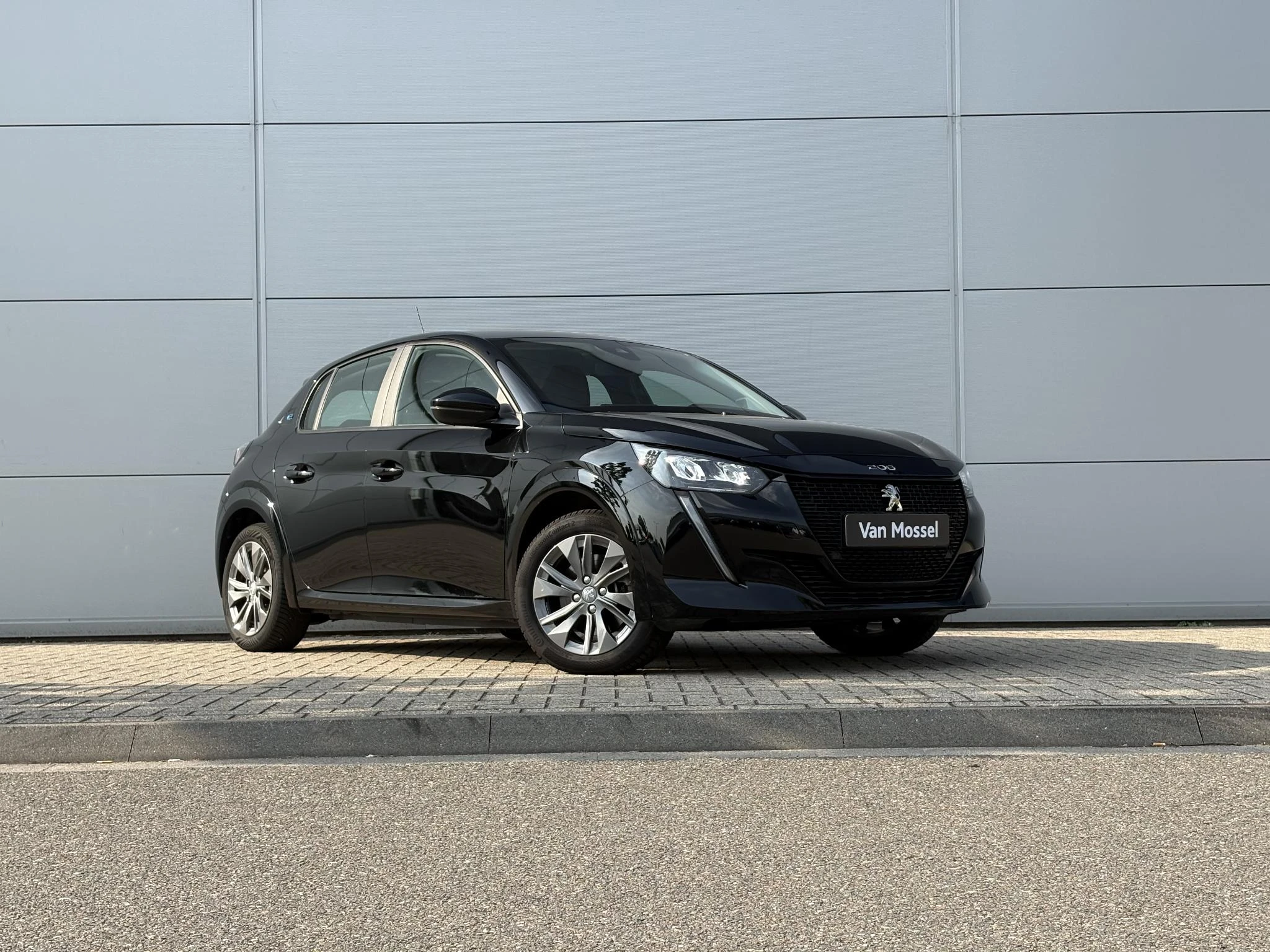 Peugeot-e-208-image-7
