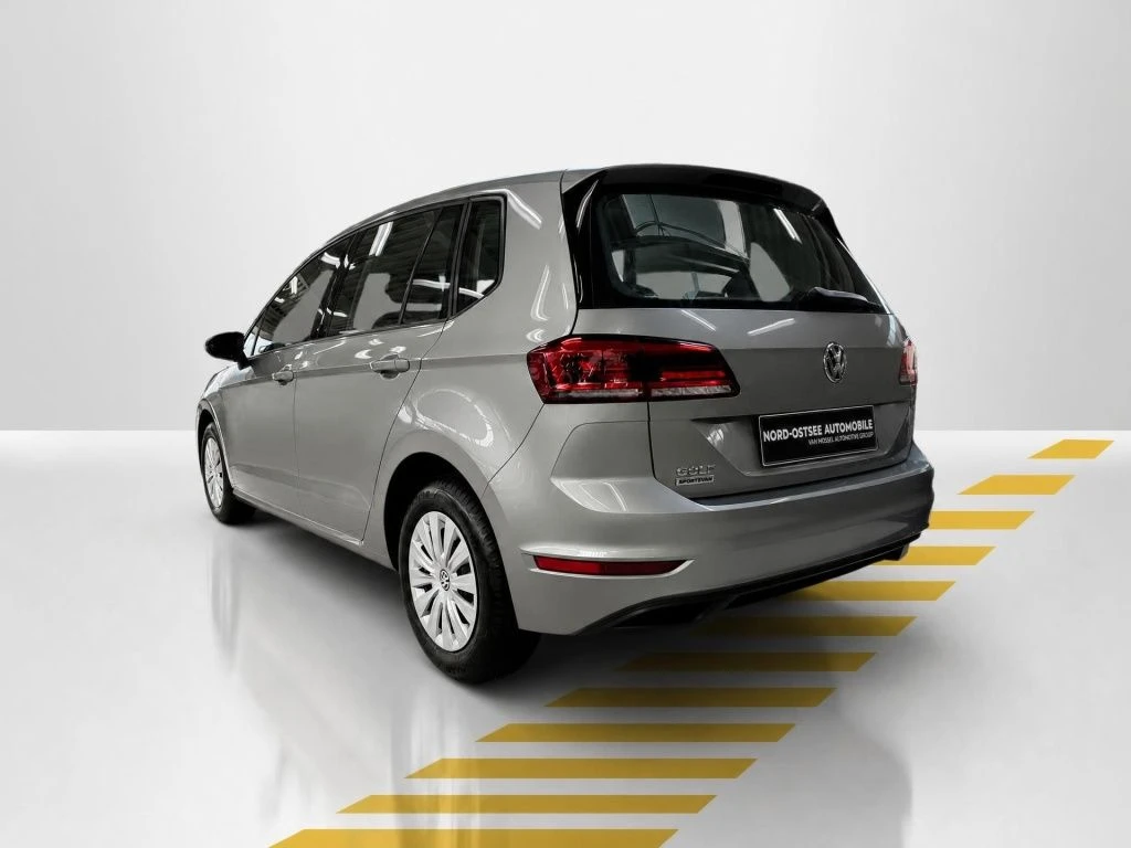 Volkswagen-Golf Sportsvan-image-11