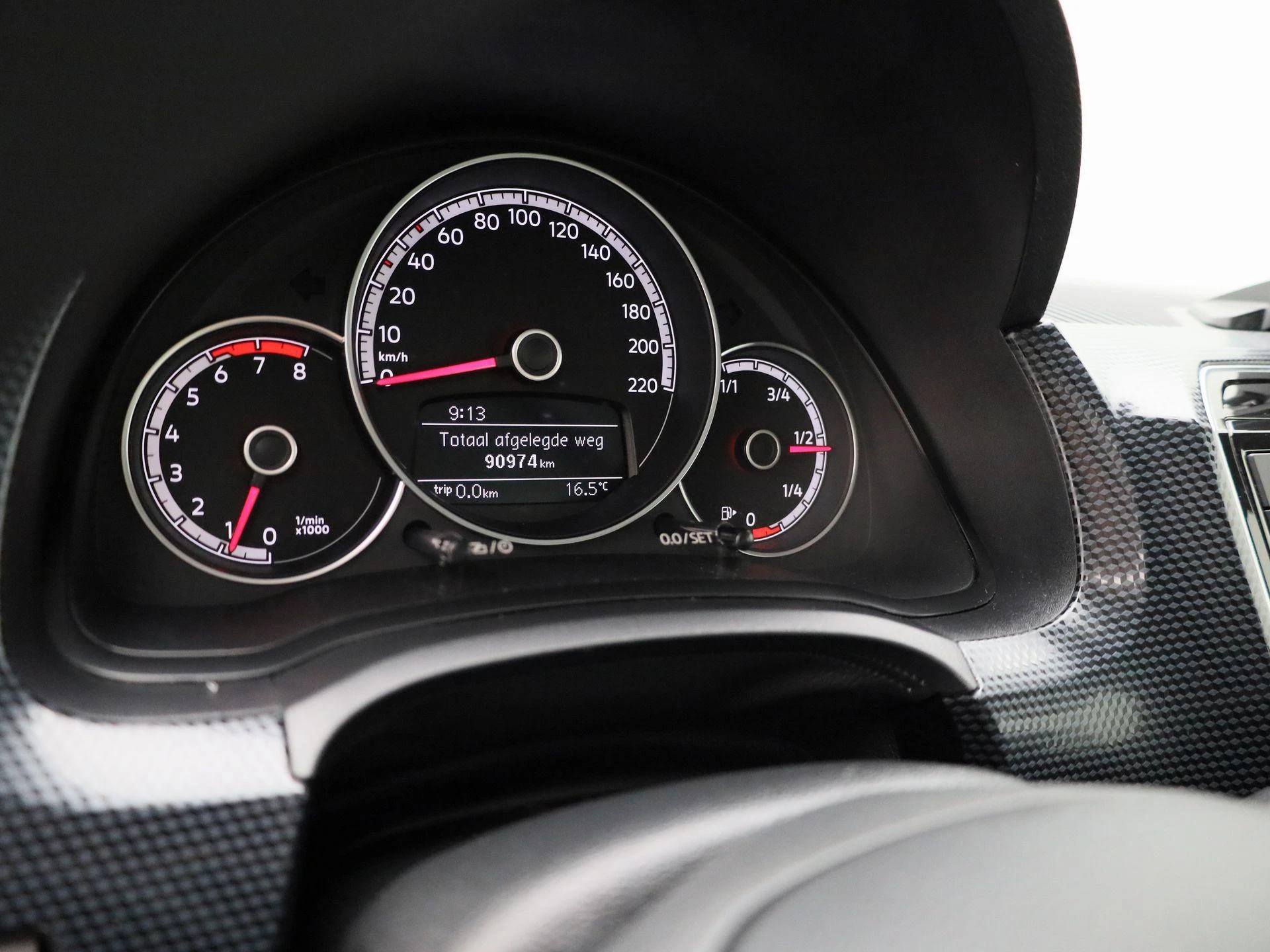 Volkswagen-up!-image-7