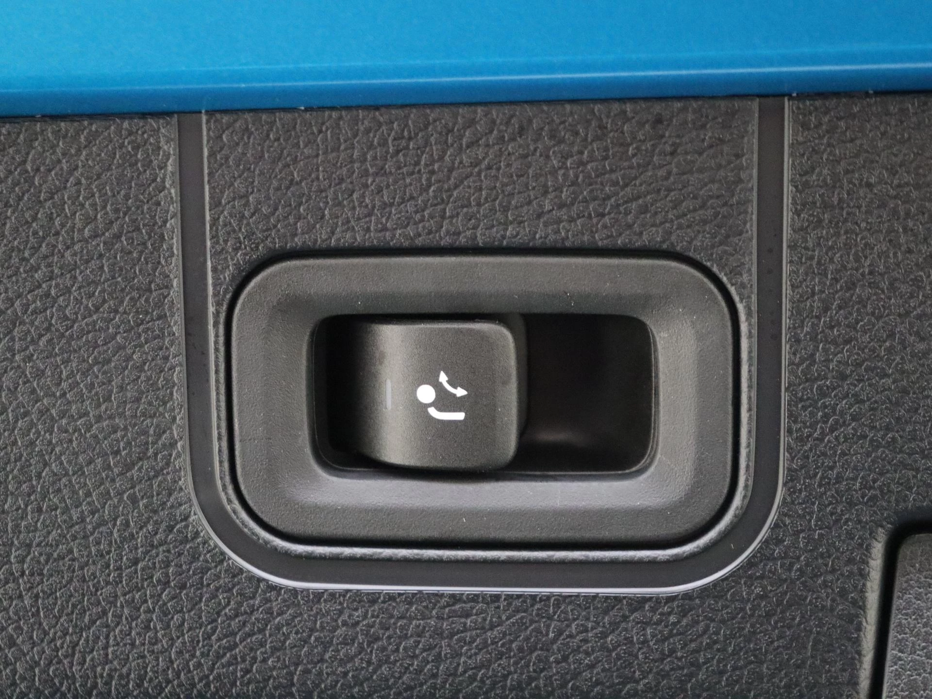 Mercedes-Benz-CLA-image-32