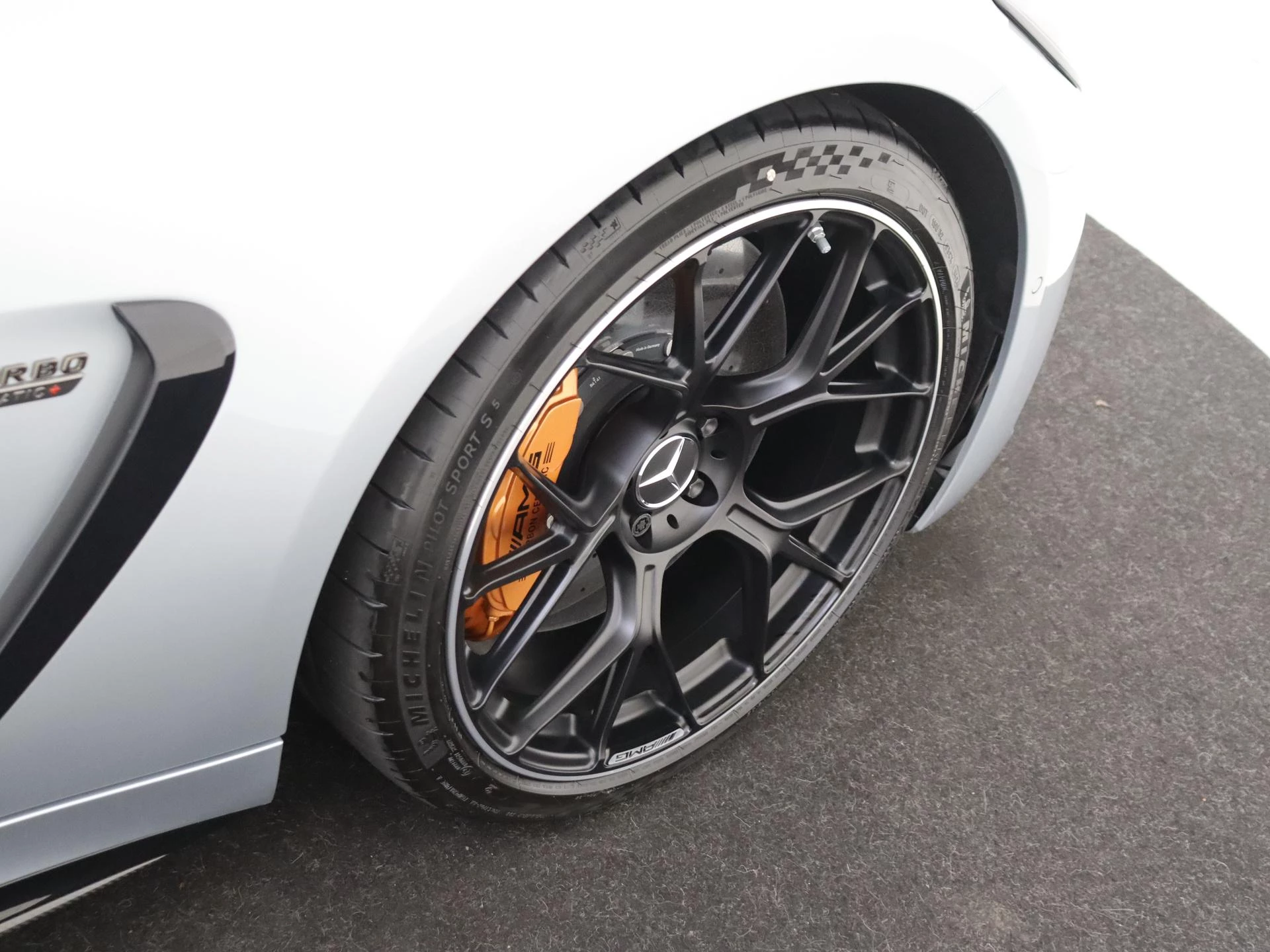 Mercedes-AMG-GT-image-9