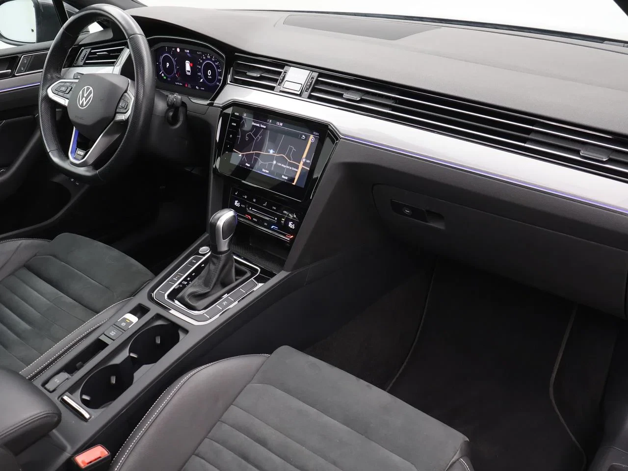 Volkswagen-Passat-image-5