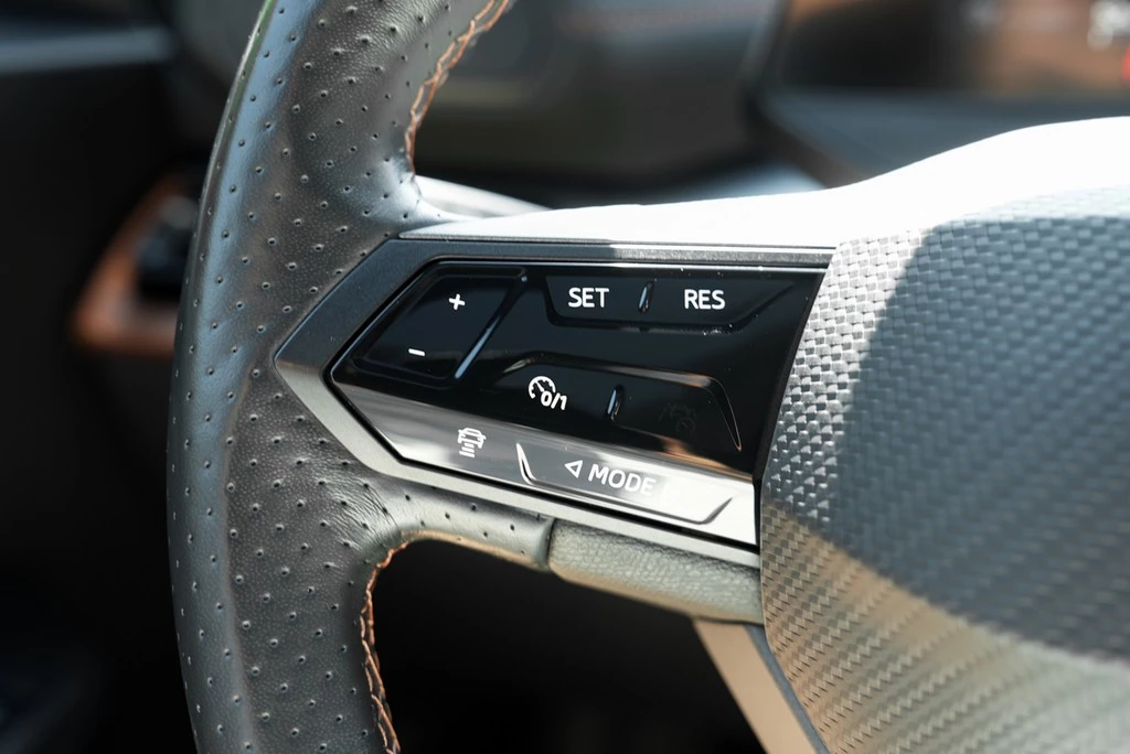 CUPRA Born 150 kW Wärmepumpe, Pano., RFK, Keyless, Navi., ACC,