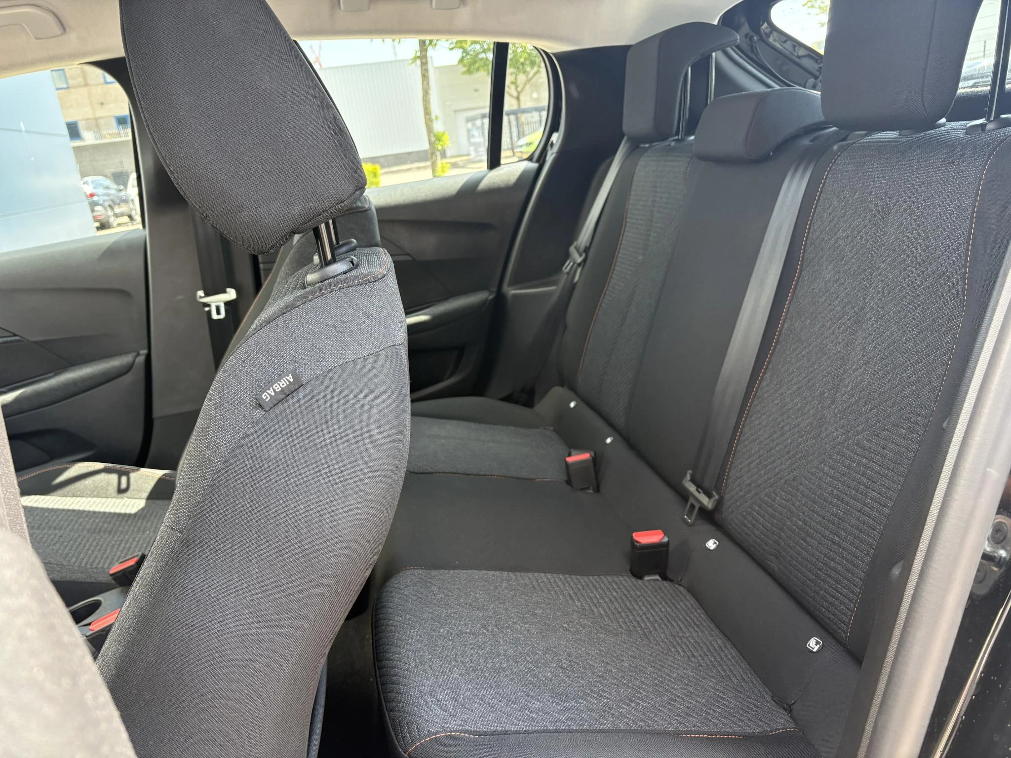 Peugeot-208-image-11