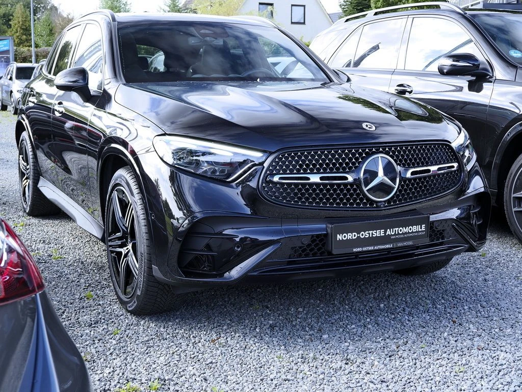 Mercedes-Benz-GLC 220 d-image-4