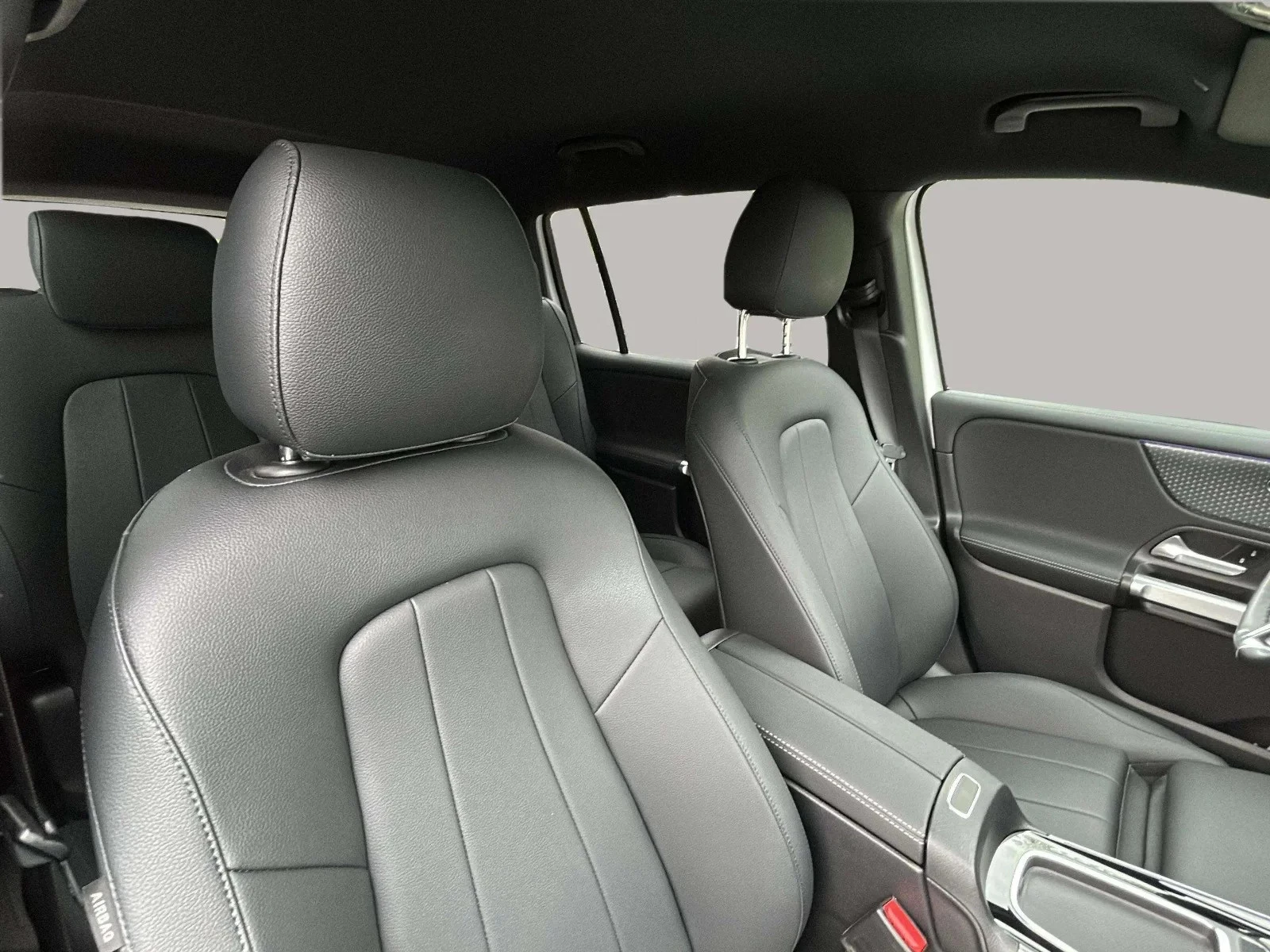 Mercedes-Benz-EQB-image-17