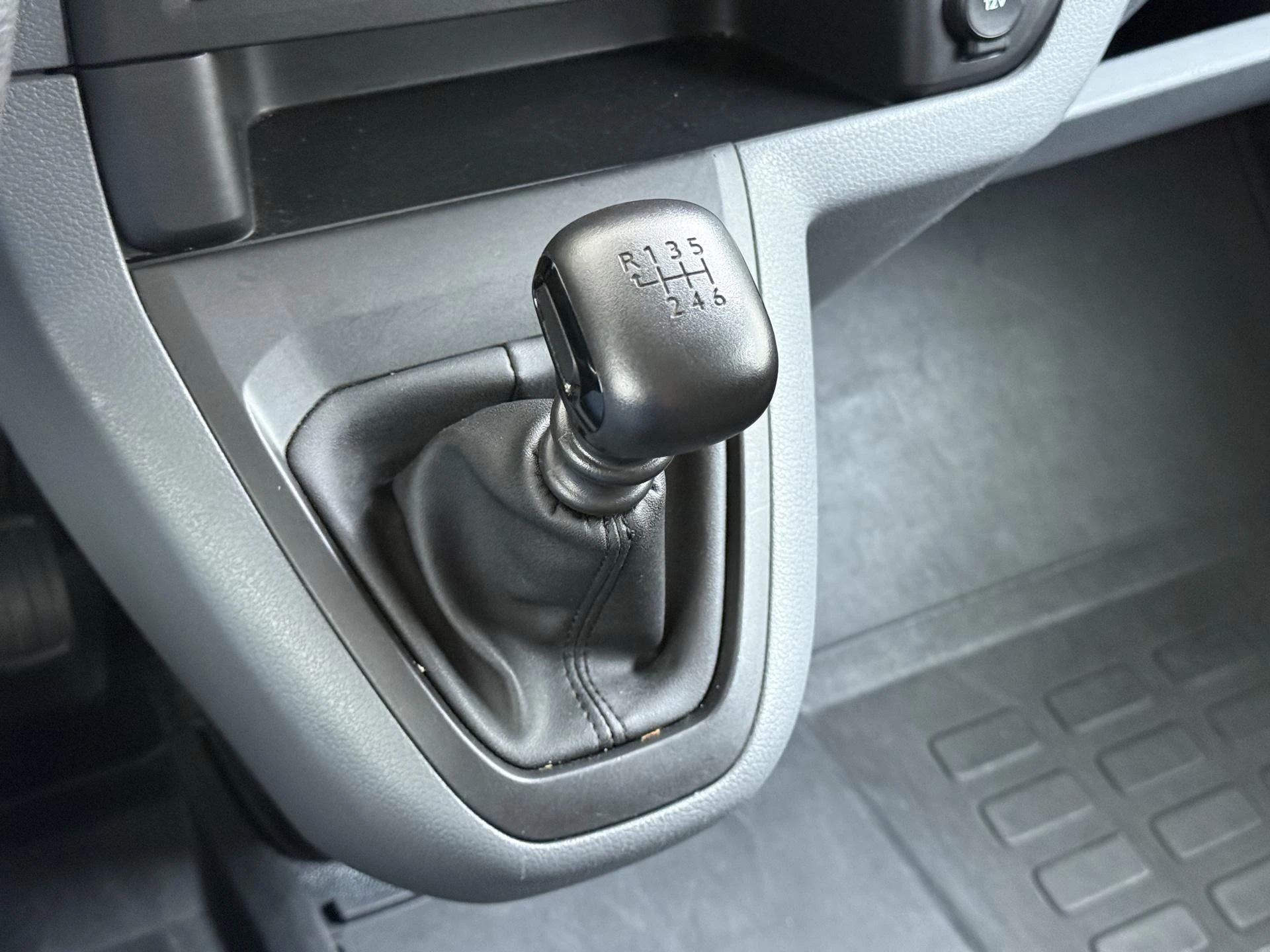 Peugeot-Expert-image-30