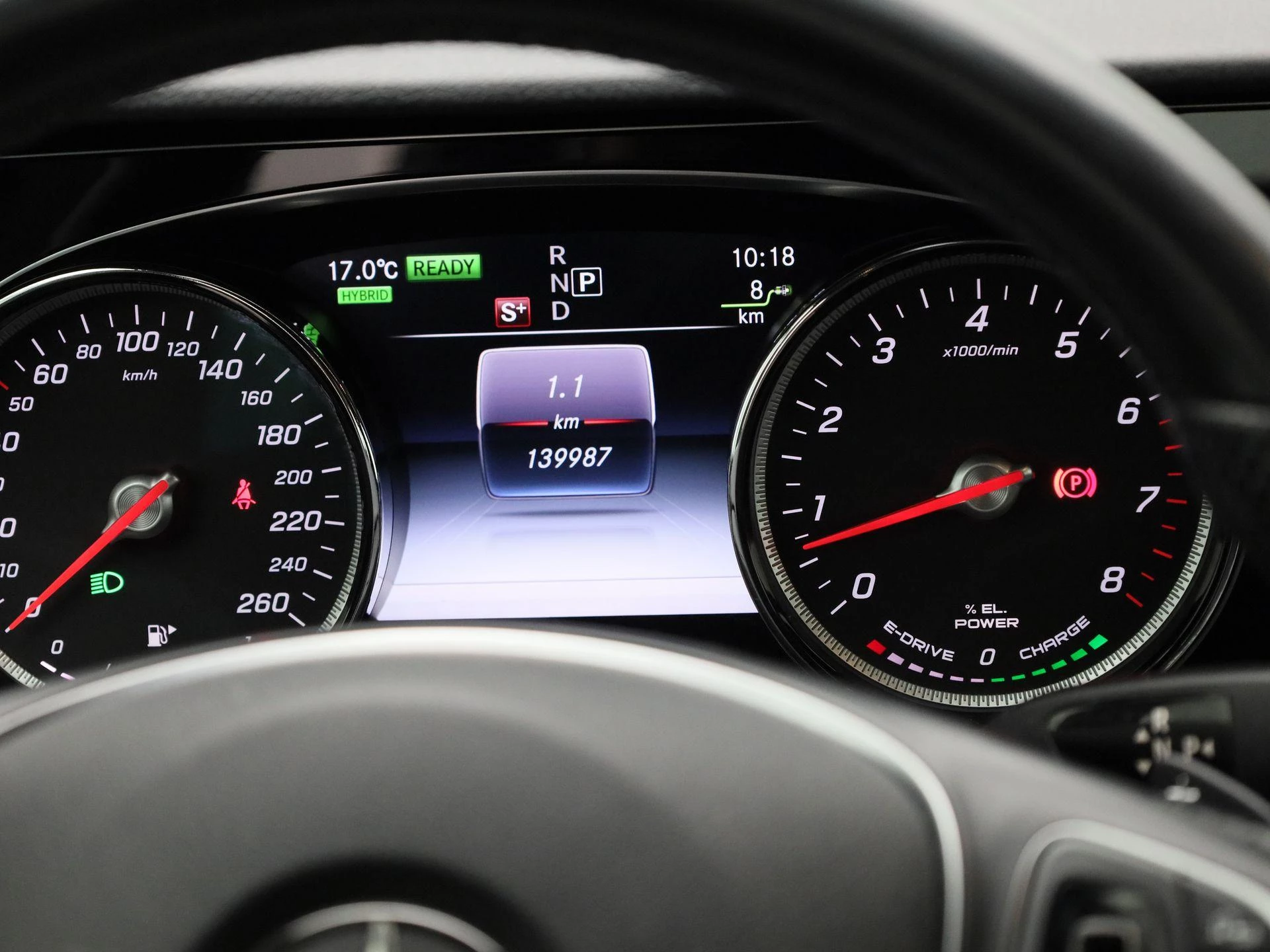 Mercedes-Benz-E-Klasse-image-7