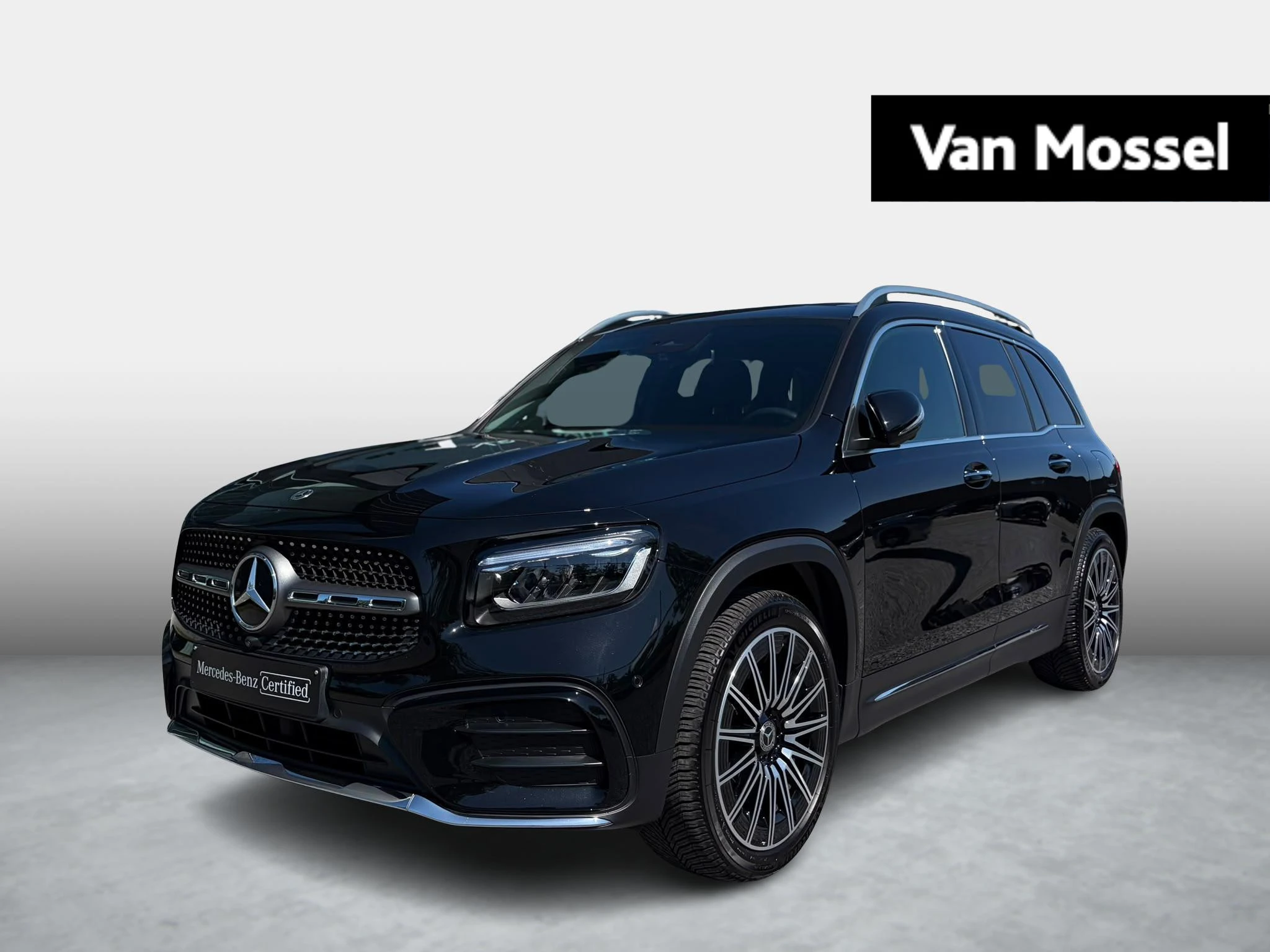 Mercedes-Benz-GLB-image-0