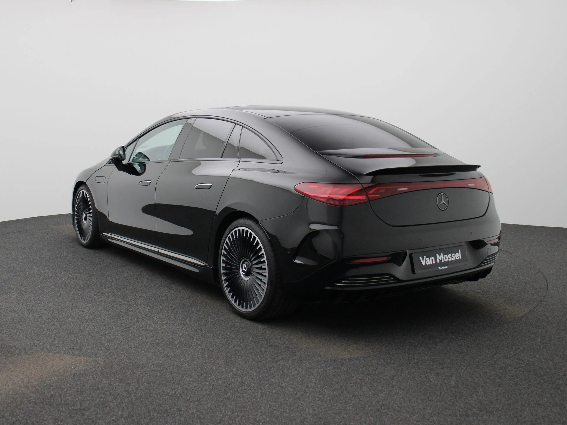 Mercedes-Benz-EQE-image-1