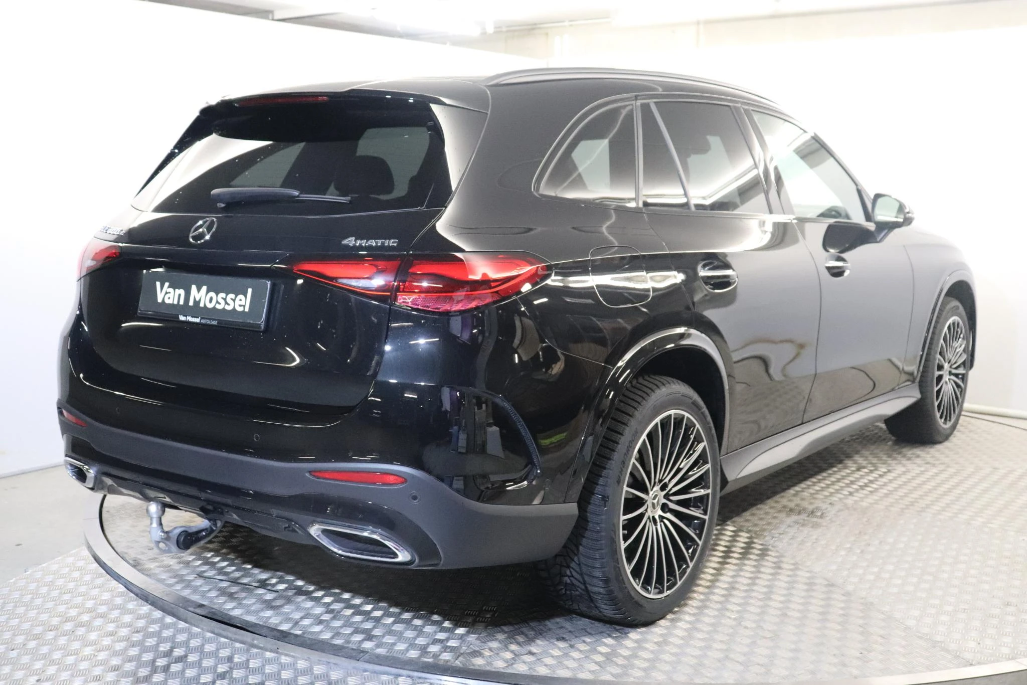 Mercedes-Benz-GLC-image-4