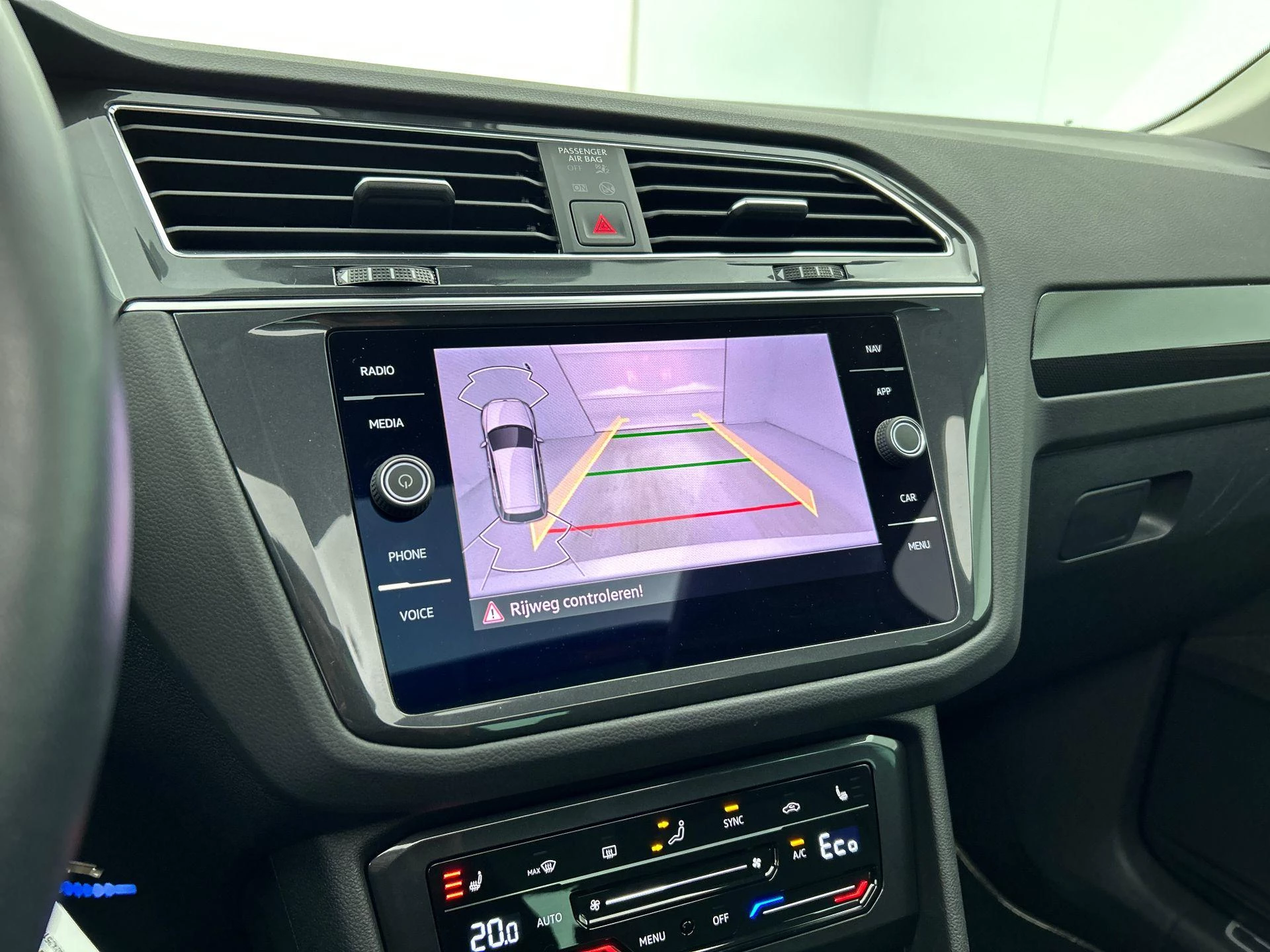 Volkswagen-Tiguan-image-15