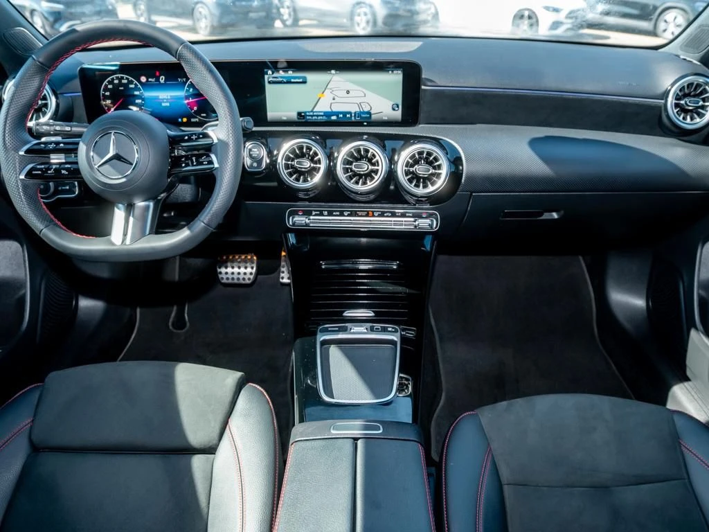 Mercedes-Benz-A-Klasse 200-image-13