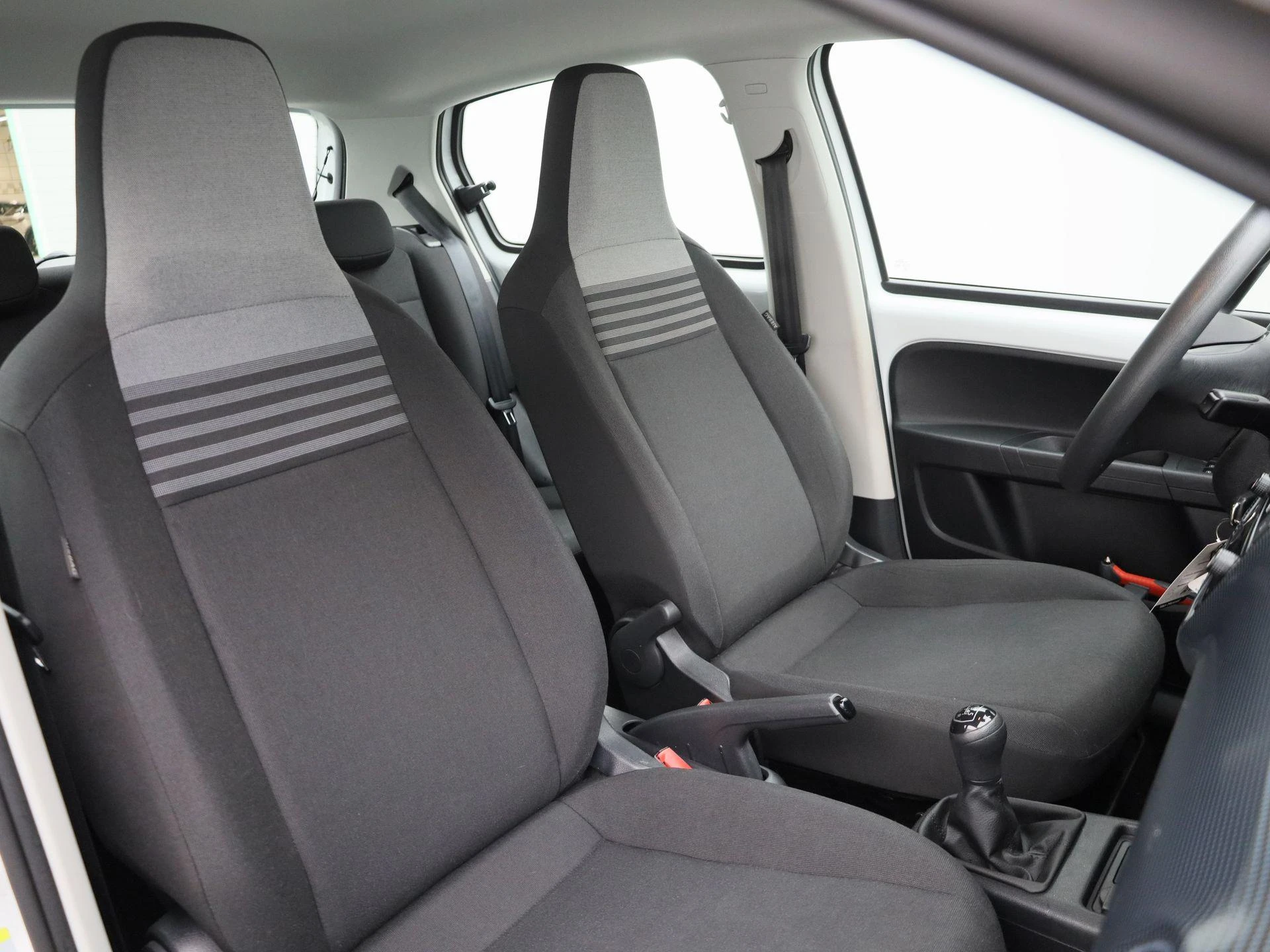Volkswagen-up!-image-26