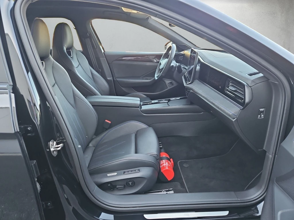 Volkswagen-Passat-image-13