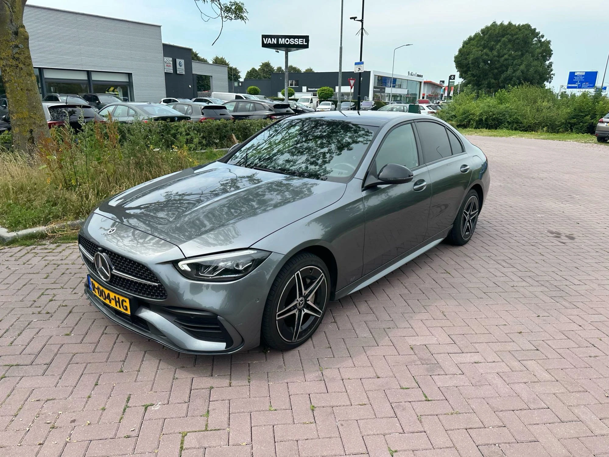 Mercedes-Benz-C-Klasse-image-1