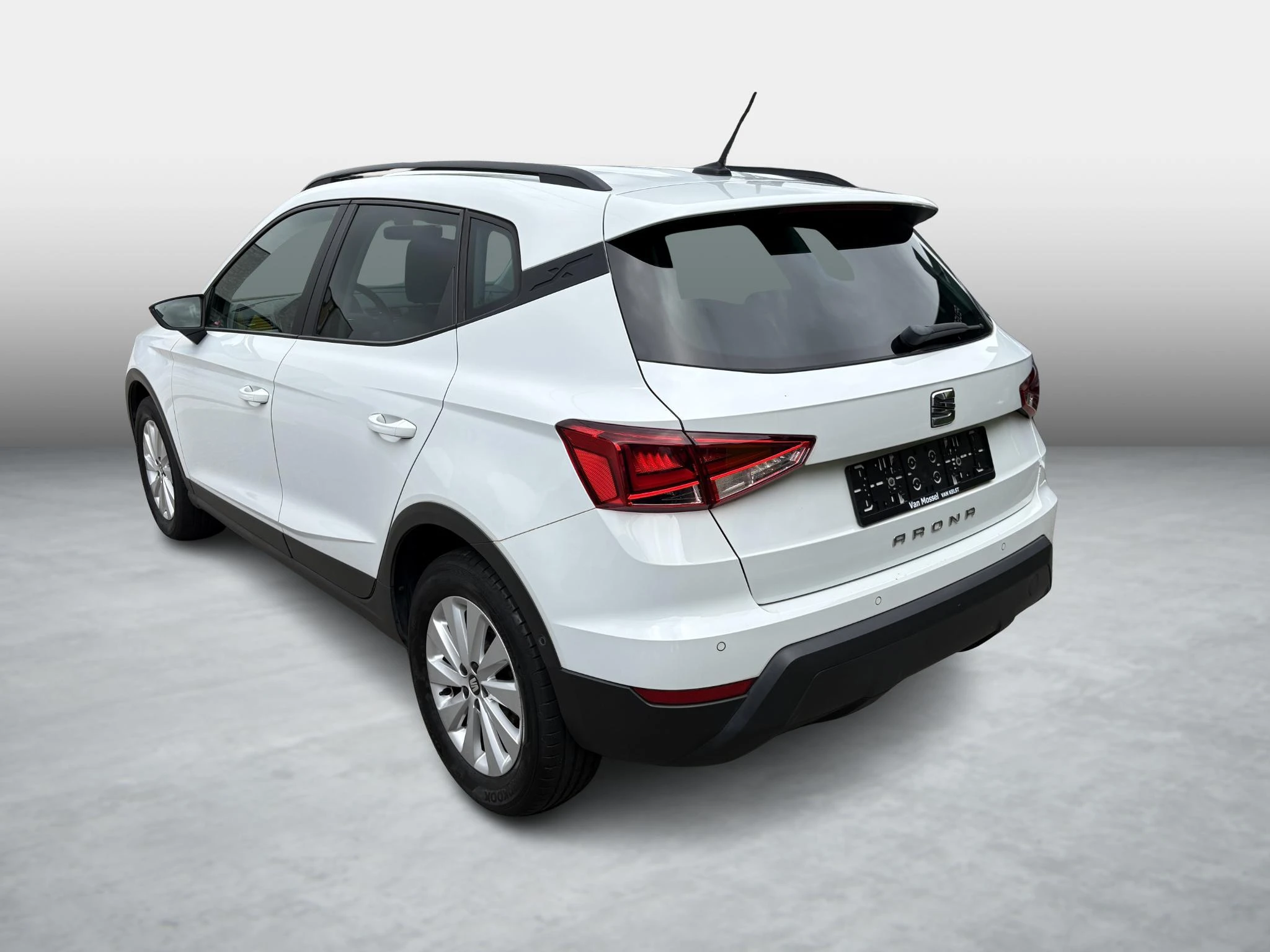 SEAT-Arona-image-2