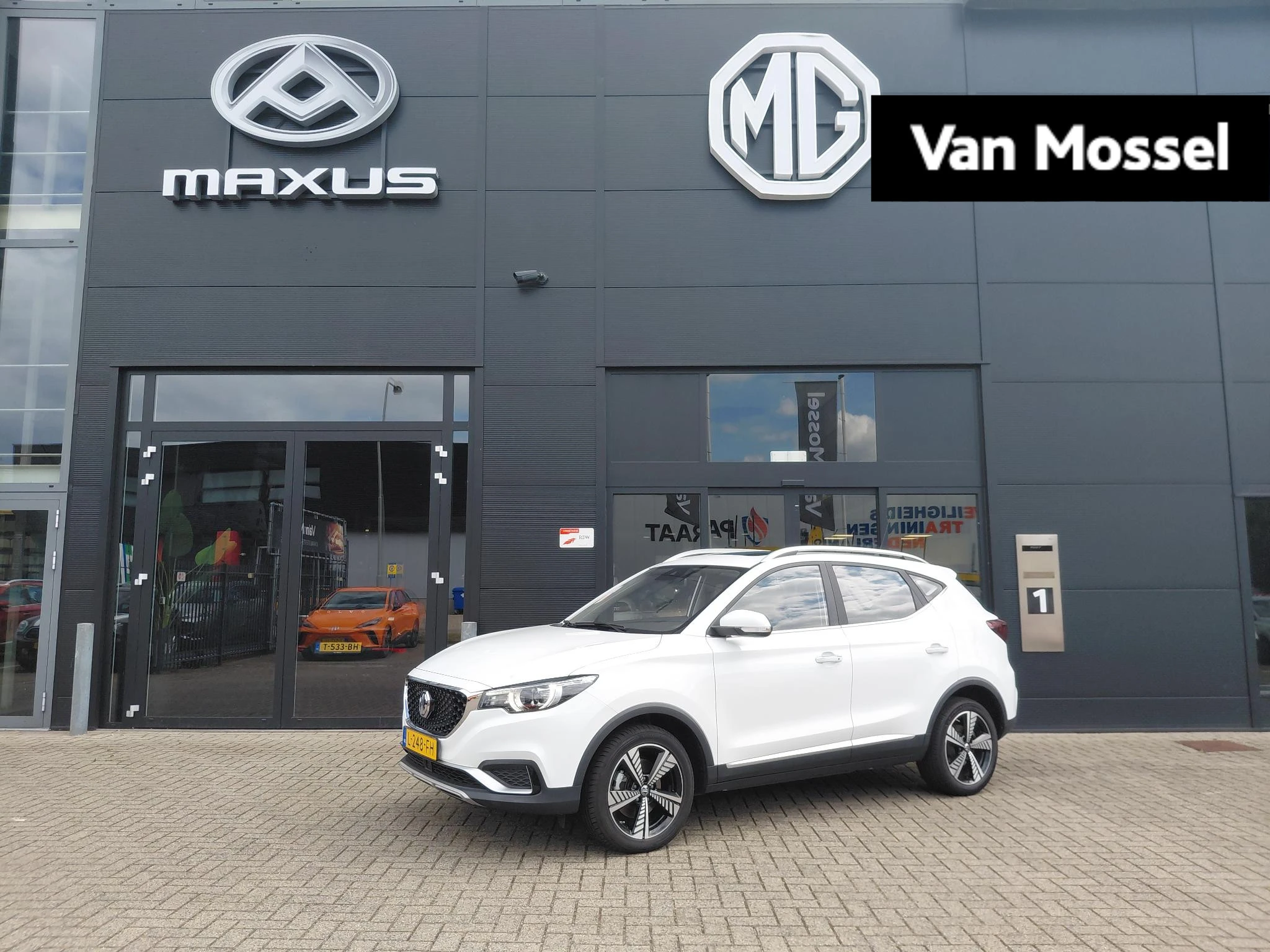MG-ZS EV-image-0