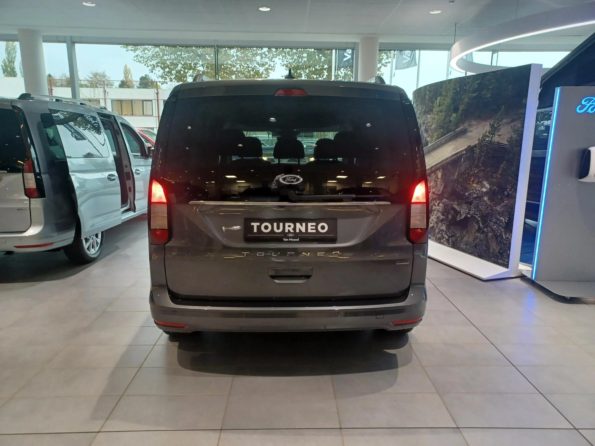 Ford-Tourneo Connect-image-2