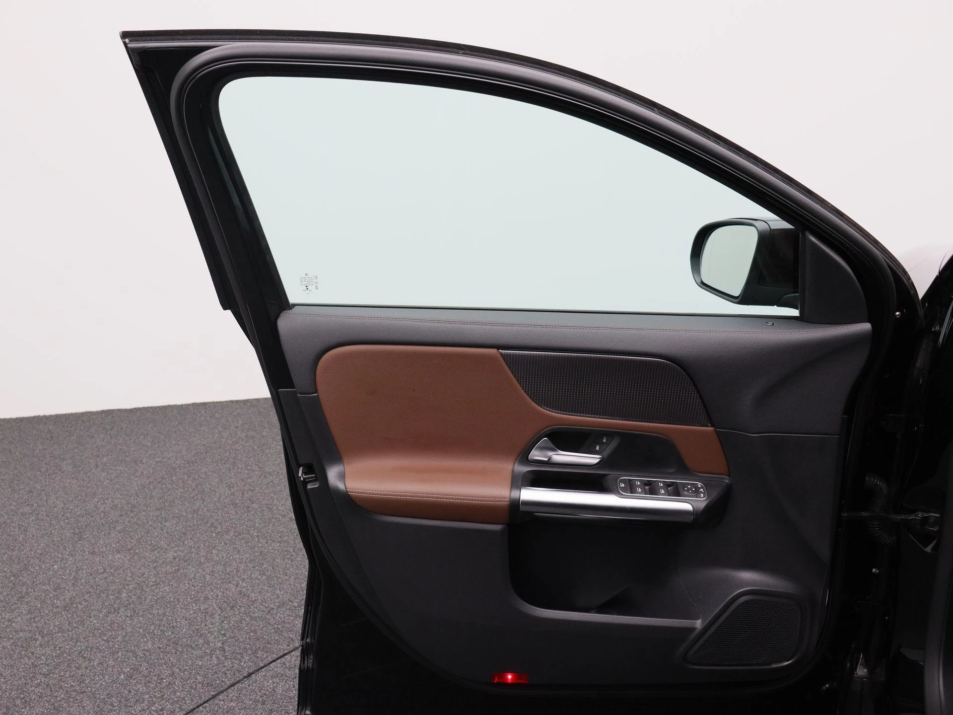 Mercedes-Benz GLA 180 Business Line + TREKHAAK + LED + CAMERA +