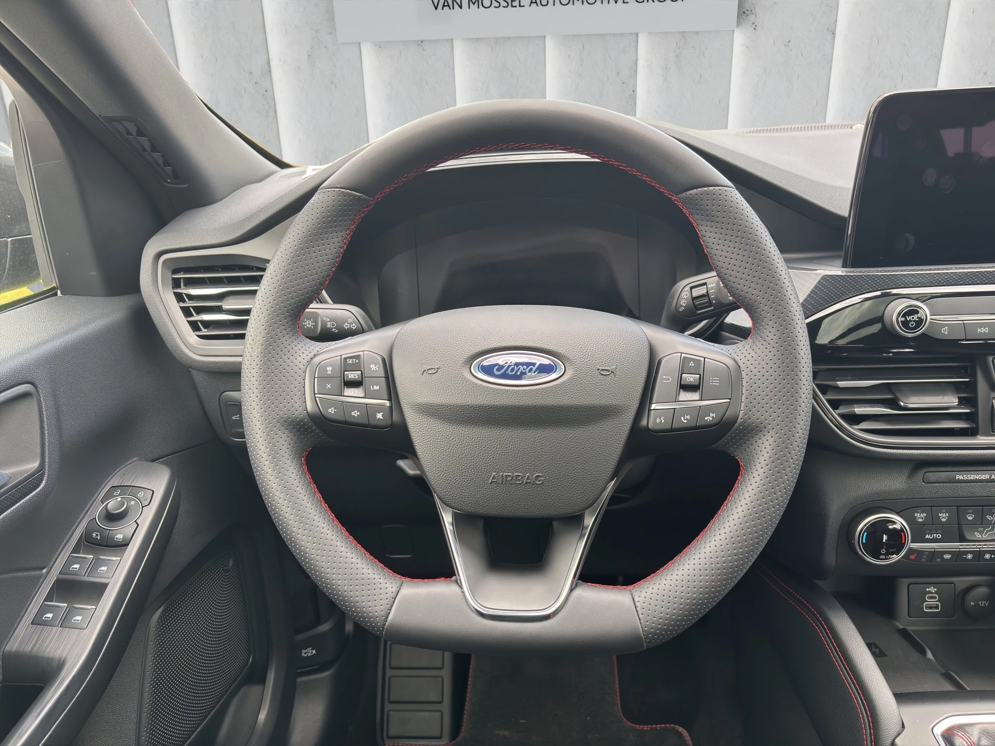 Ford Kuga ST-Line X*PANO*AHK*KAM*ACC*NAVI*SOUND-SYS.