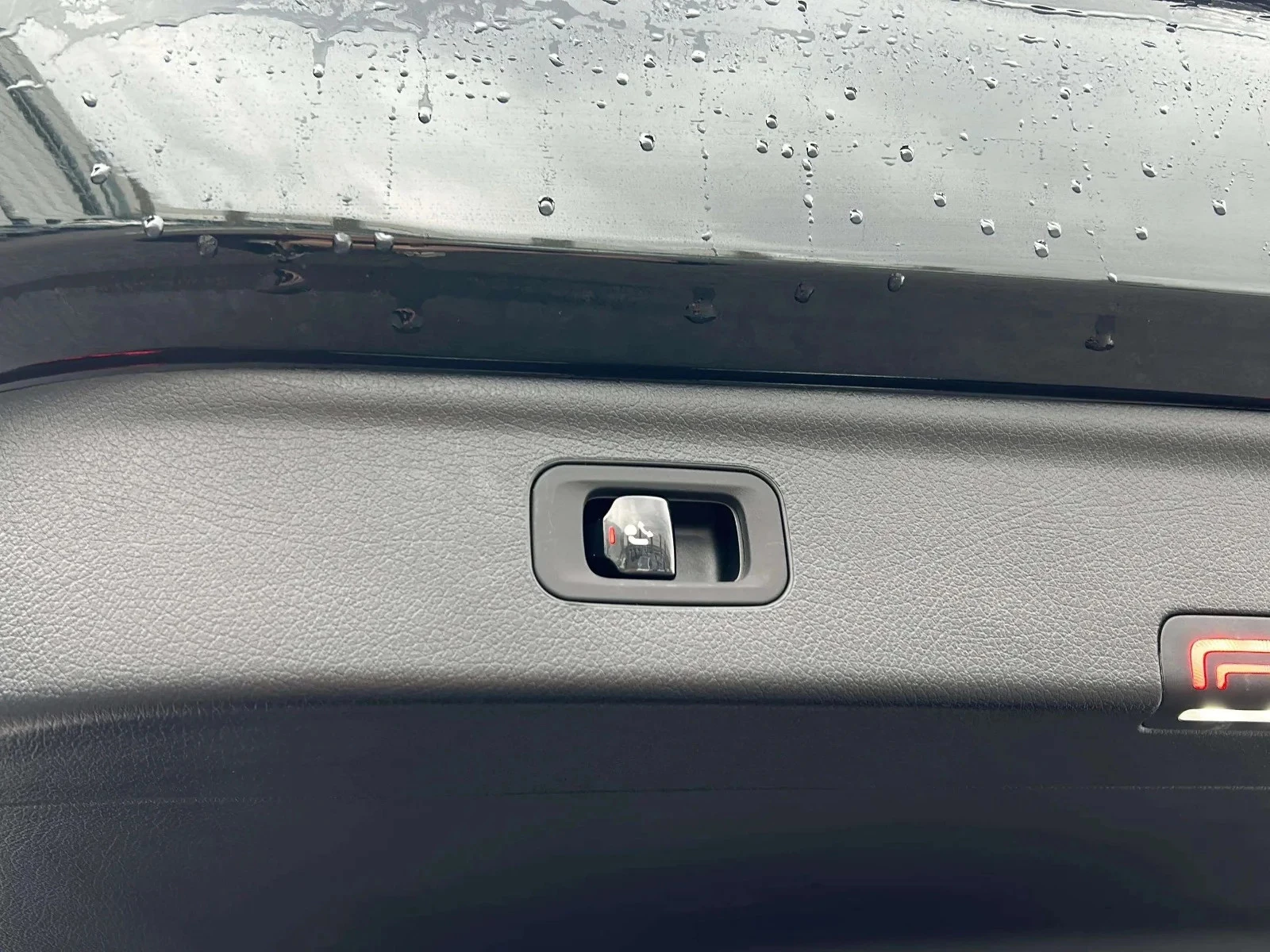 Mercedes-Benz-EQE-image-21