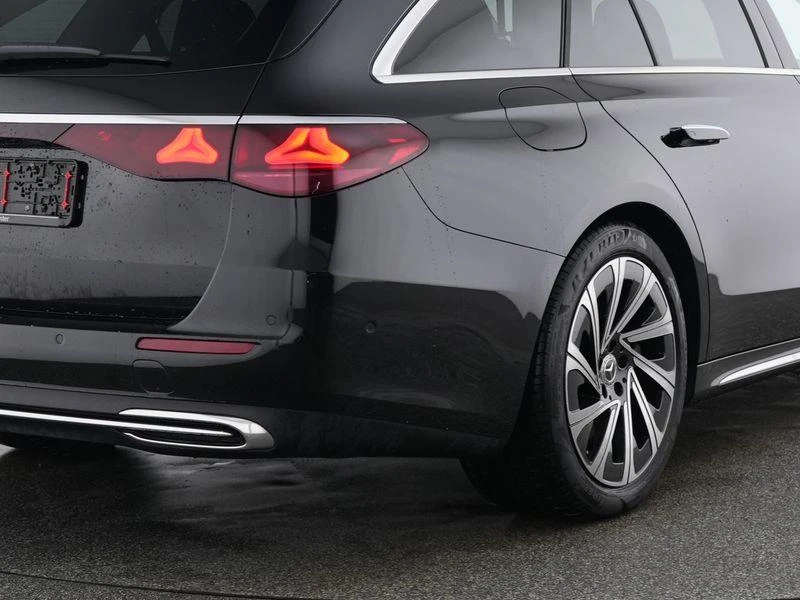Mercedes-Benz-E-Klasse-image-7
