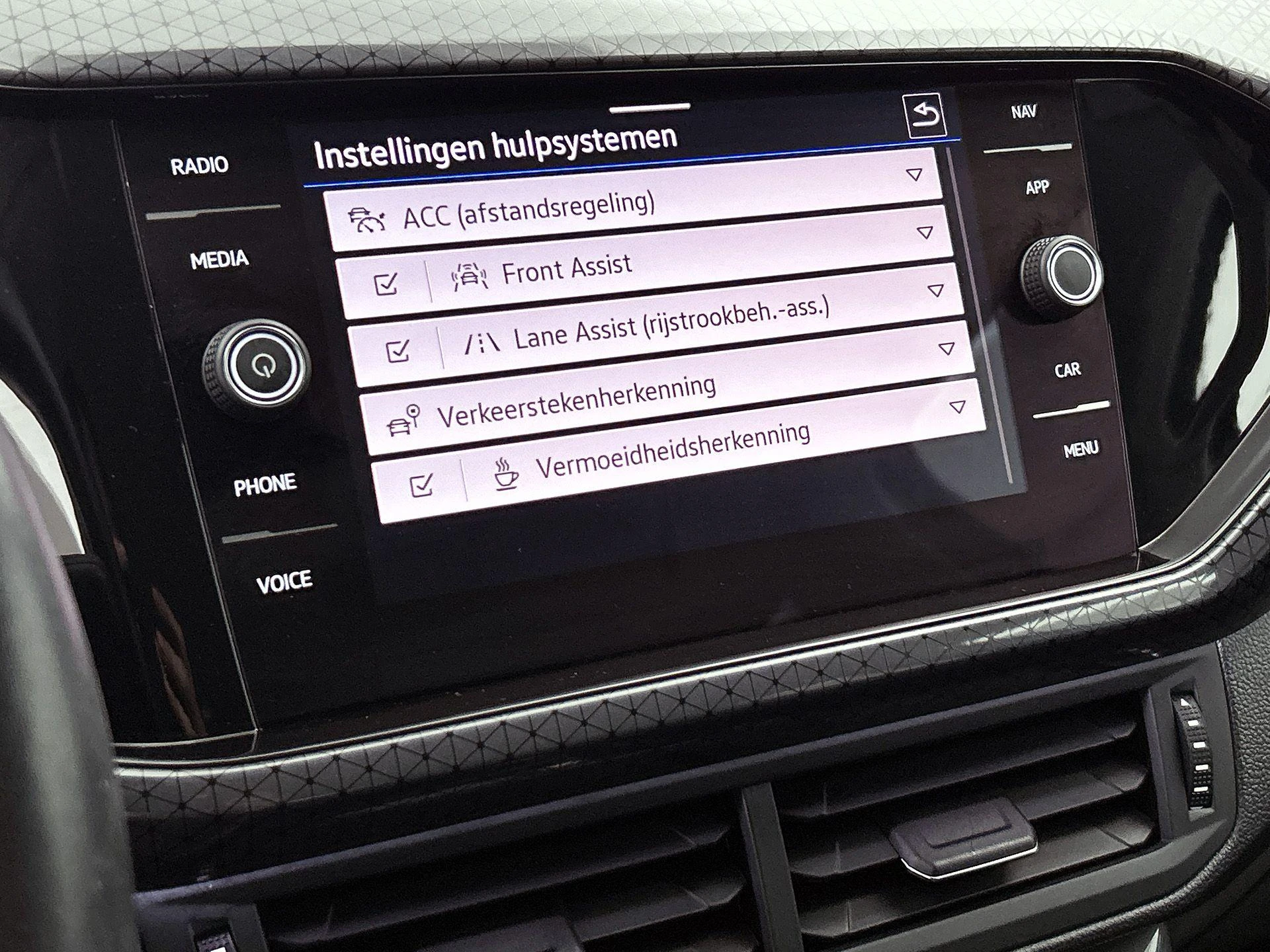 Volkswagen-T-Cross-image-9