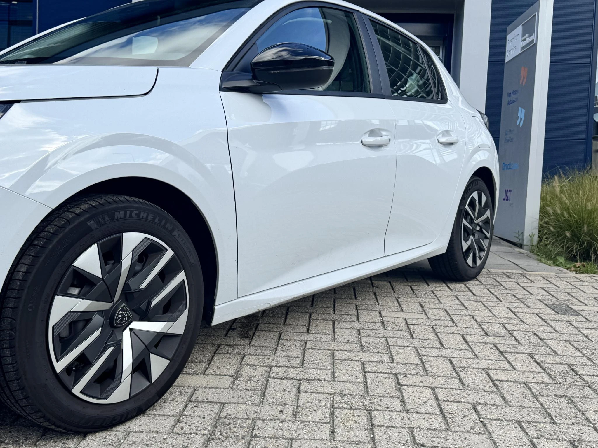 Peugeot-208-image-11