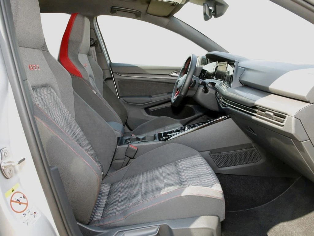 Volkswagen-Golf-image-7