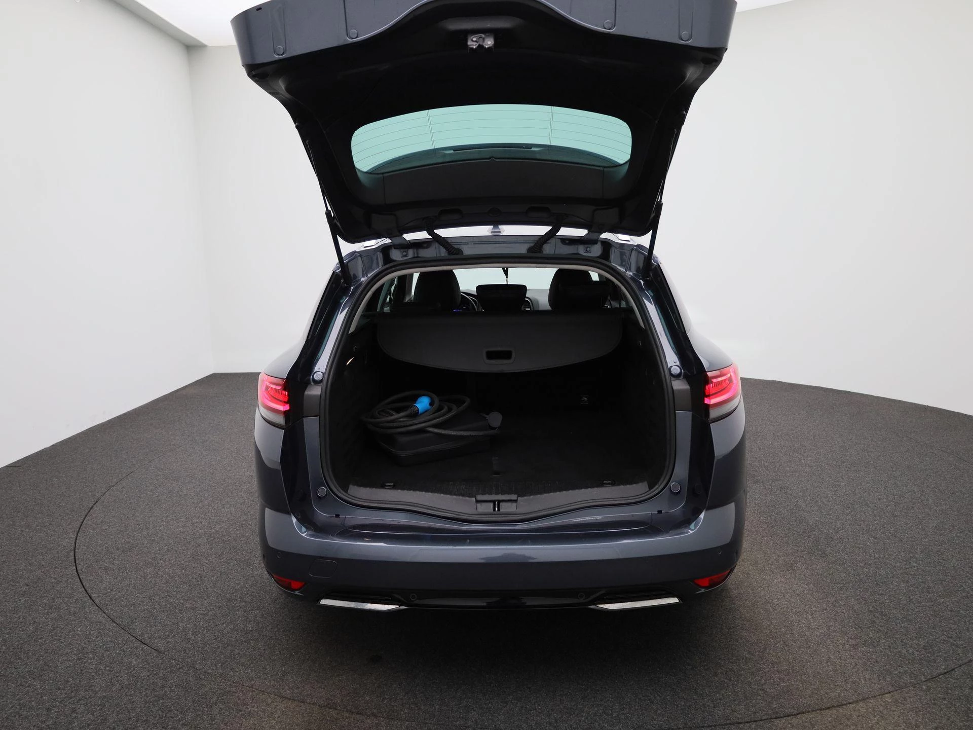 Renault-Megane E-Tech-image-10