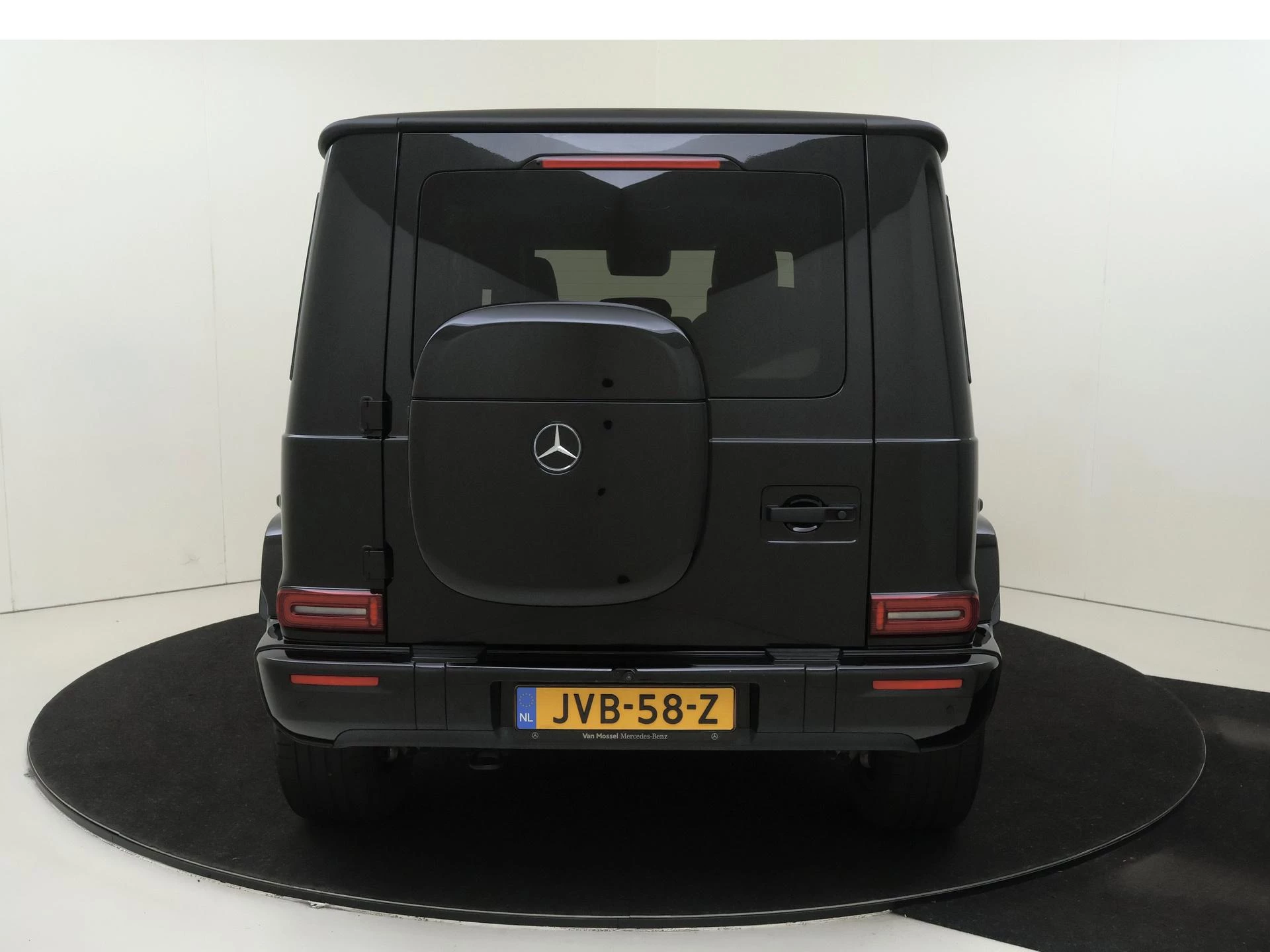 Mercedes-Benz-G-Klasse-image-6