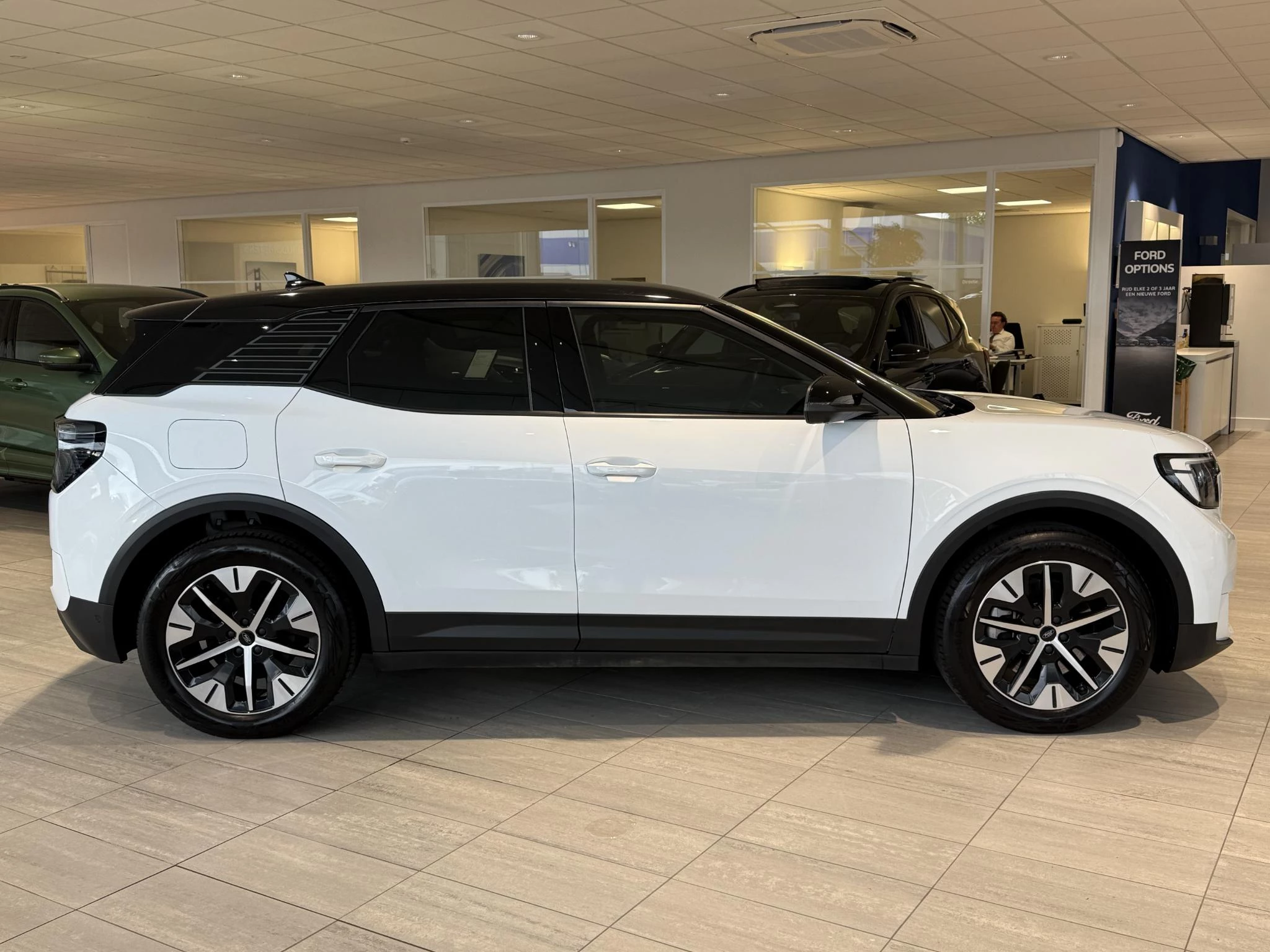 Ford Explorer Extended Range RWD 77 kWh