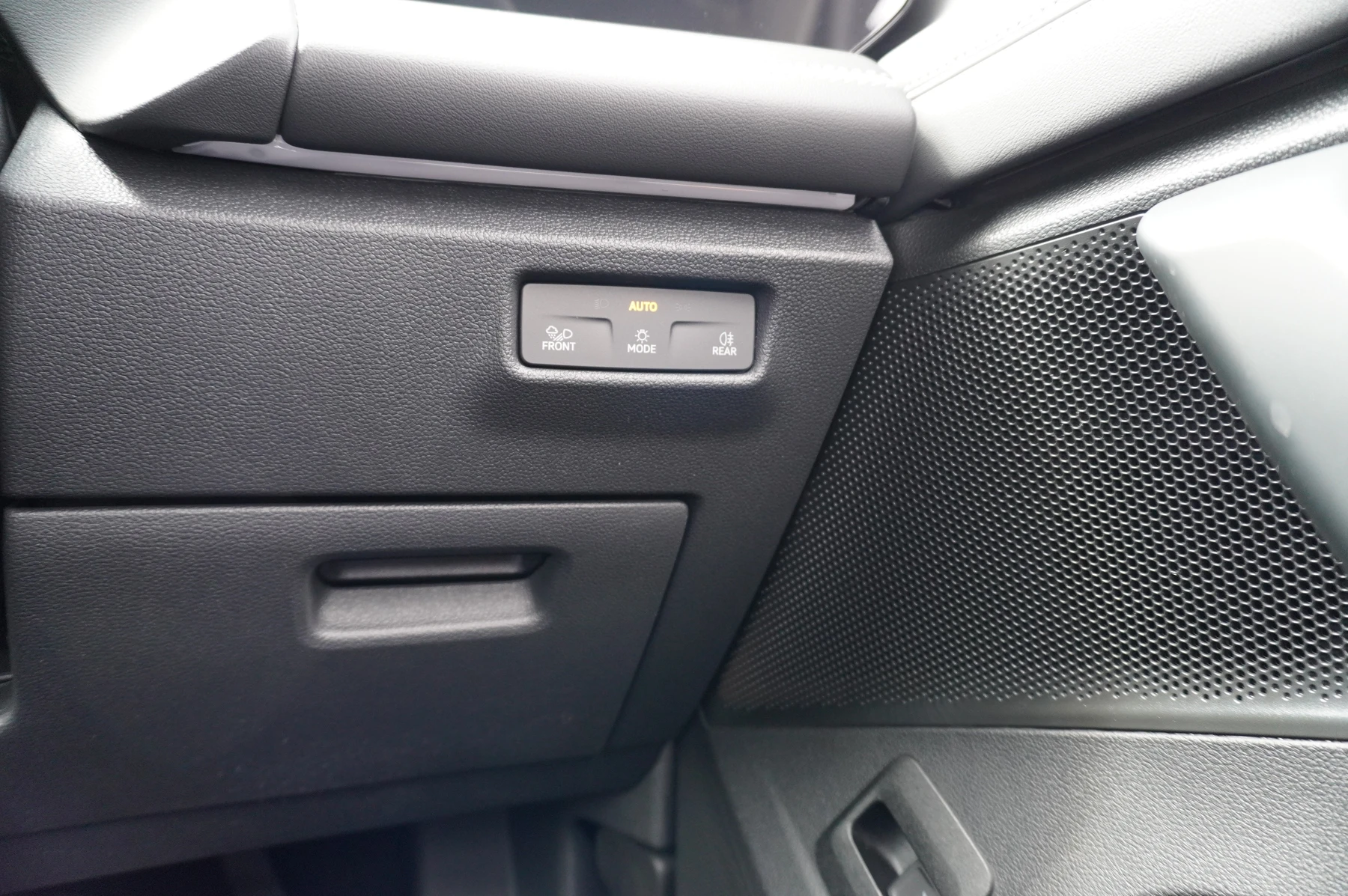 Volkswagen-Tiguan-image-34