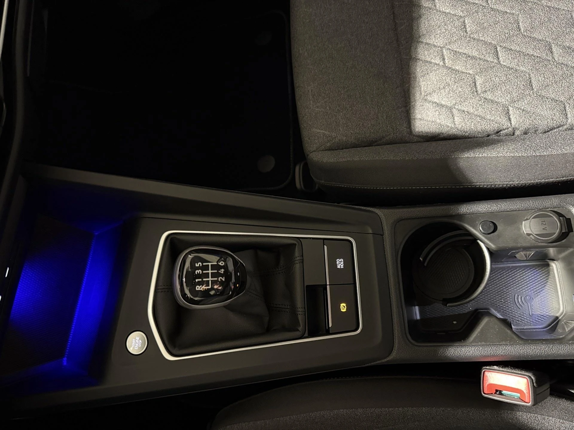 Volkswagen-Golf-image-9