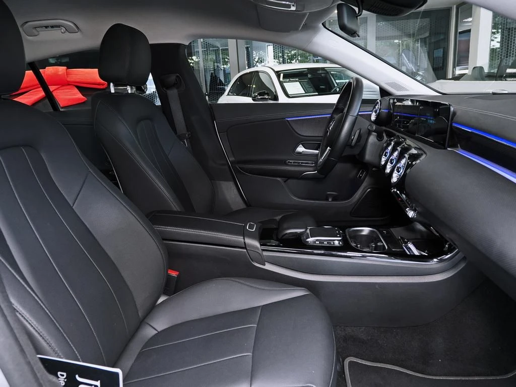 Mercedes-Benz-CLA 250 e-image-13